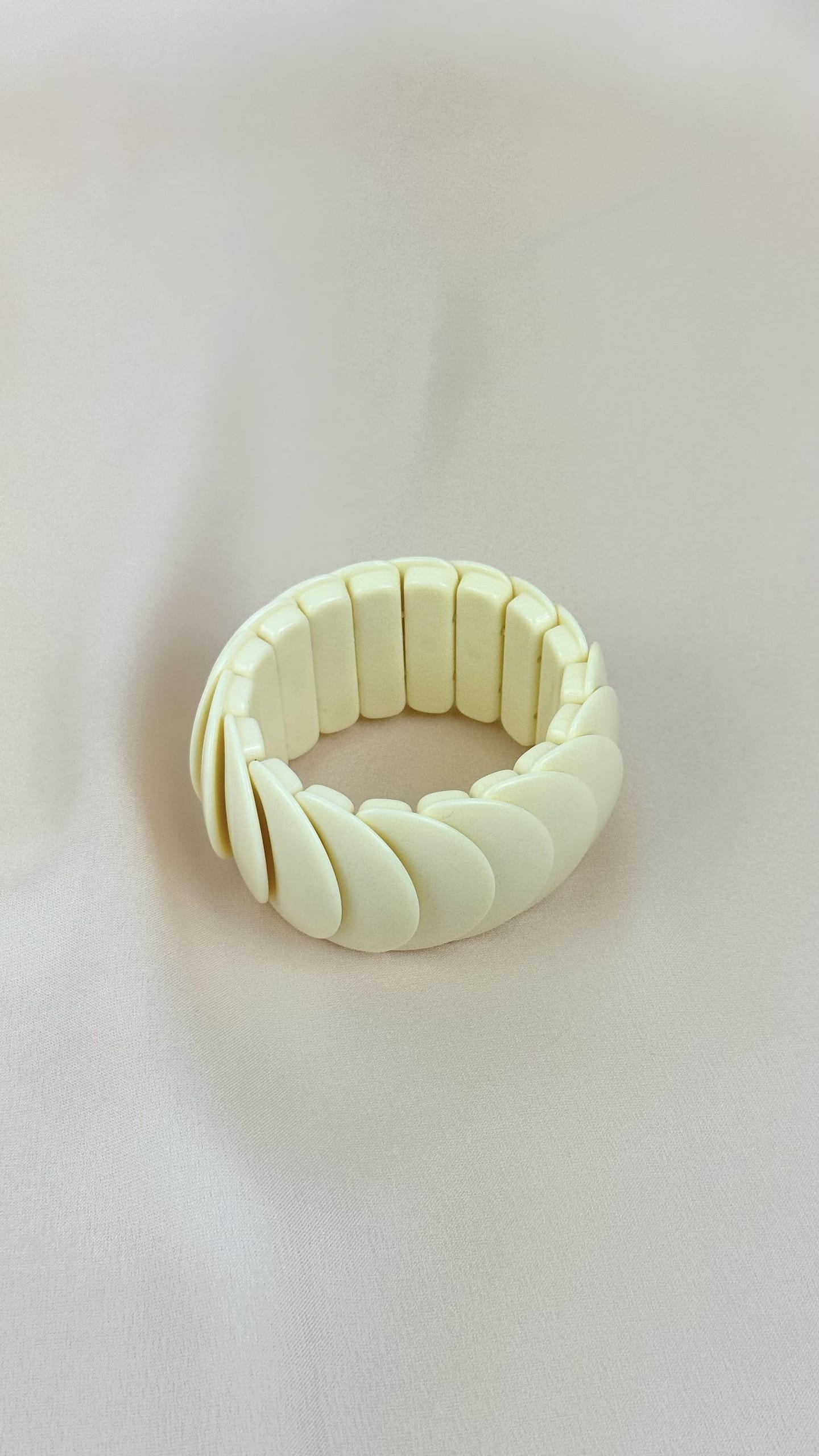 Pulseira patélas brancas