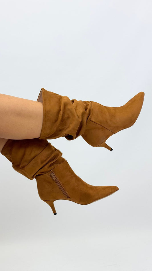 Bota meio-cano tacão stilletto ferrugem