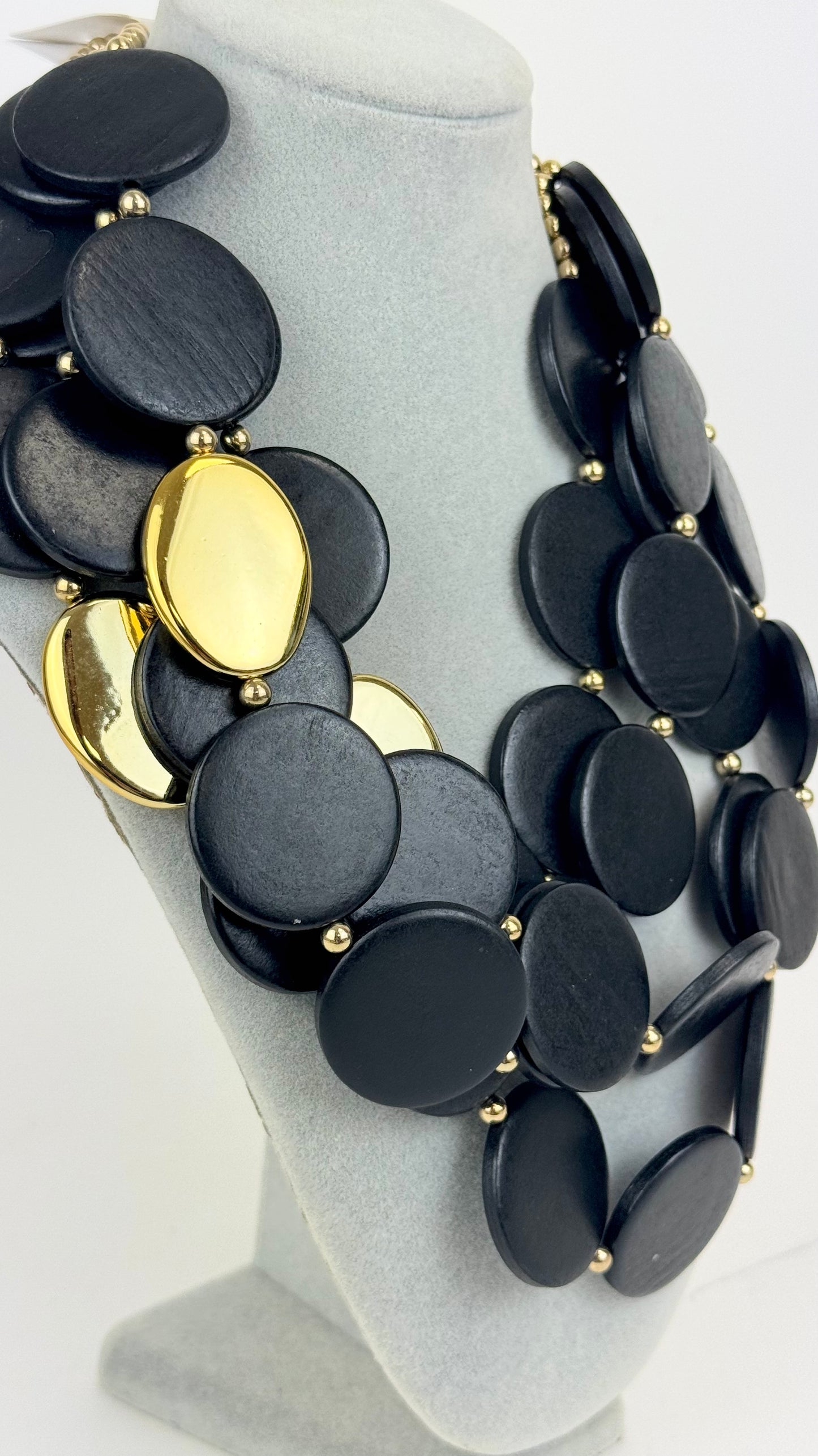 Colar círculos preto e dourado