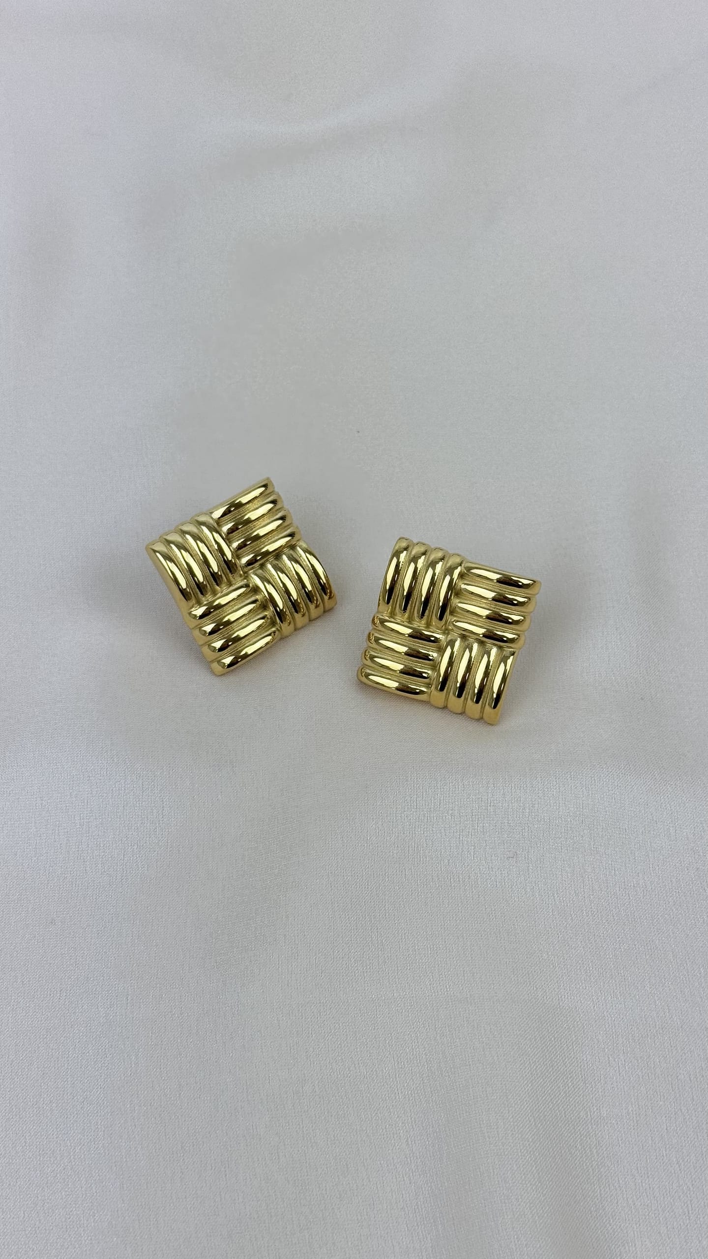 Brincos quadrados aço dourado