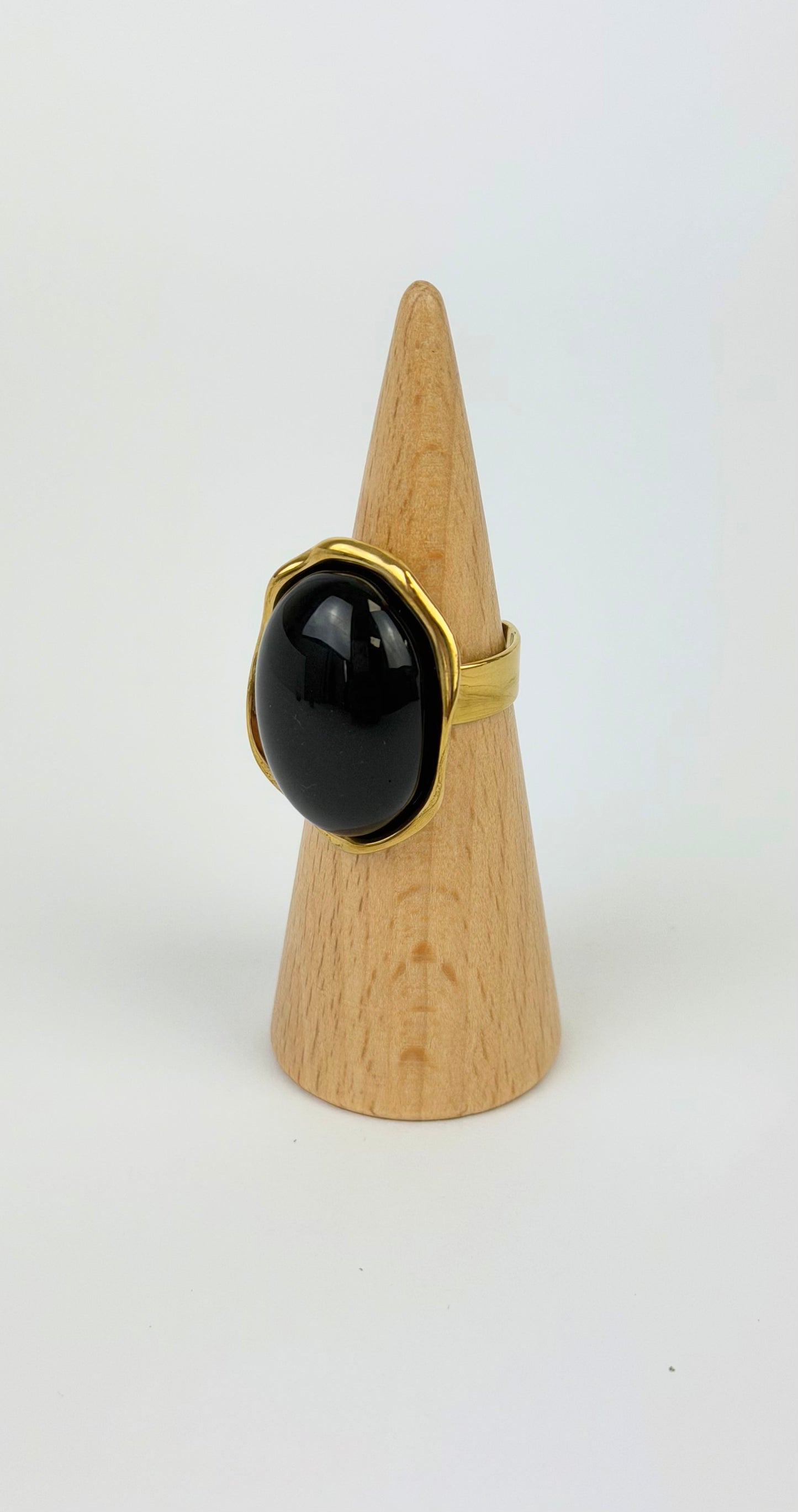 Anel aço dourado pedra preta