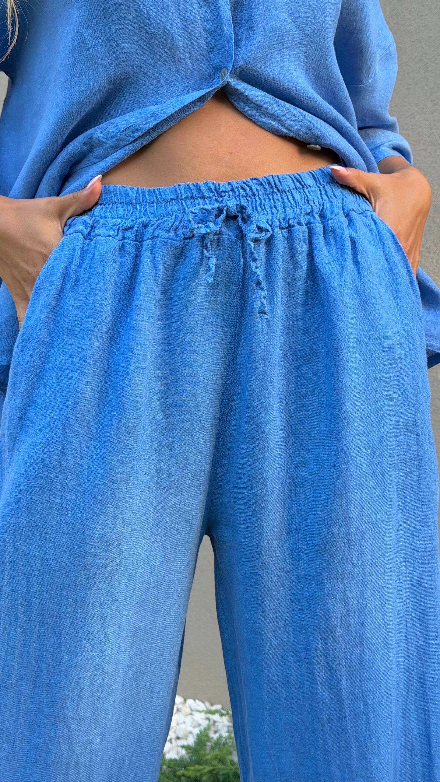 Calça linho azul-inglês