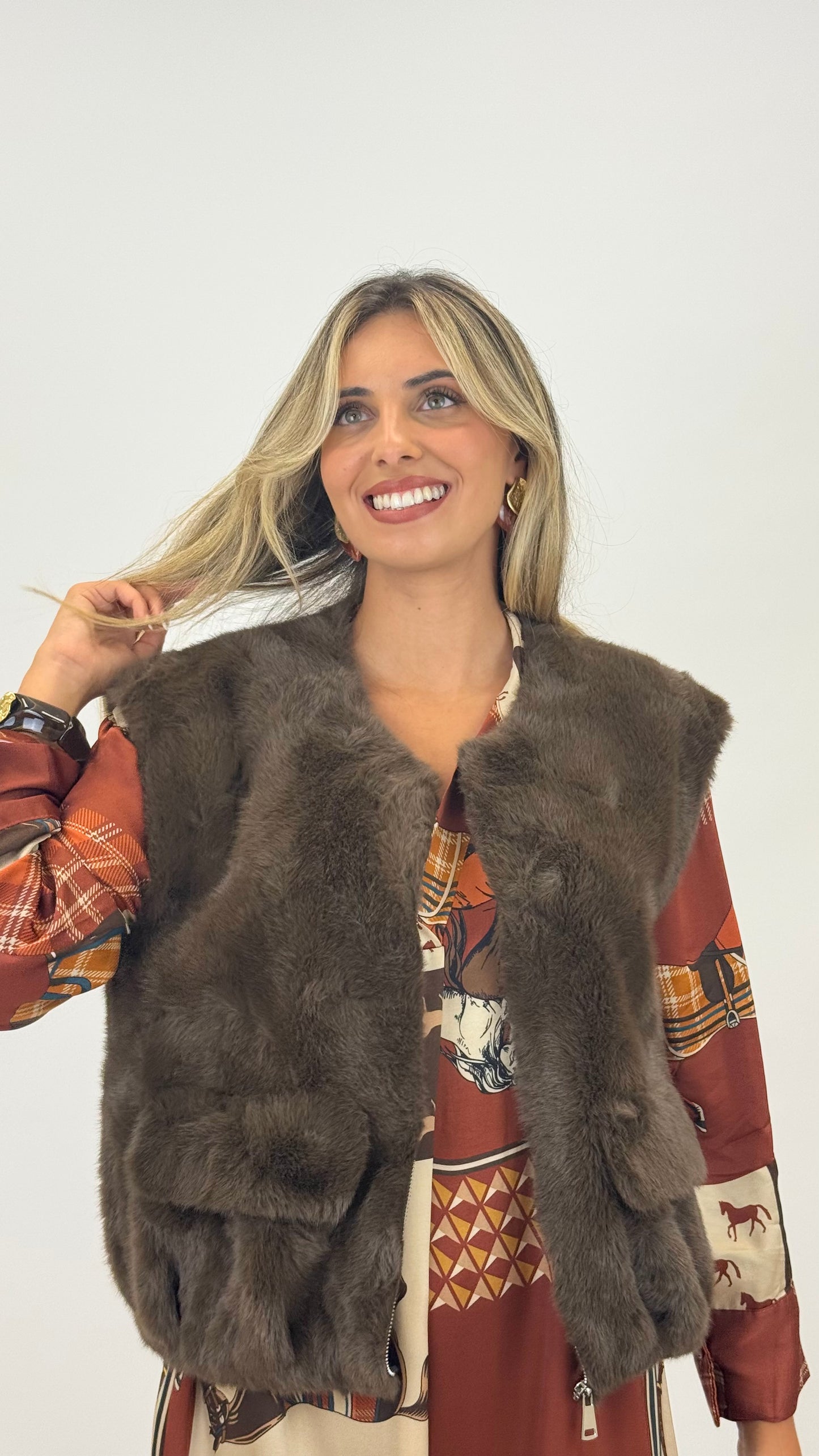 Colete de pêlo castanho