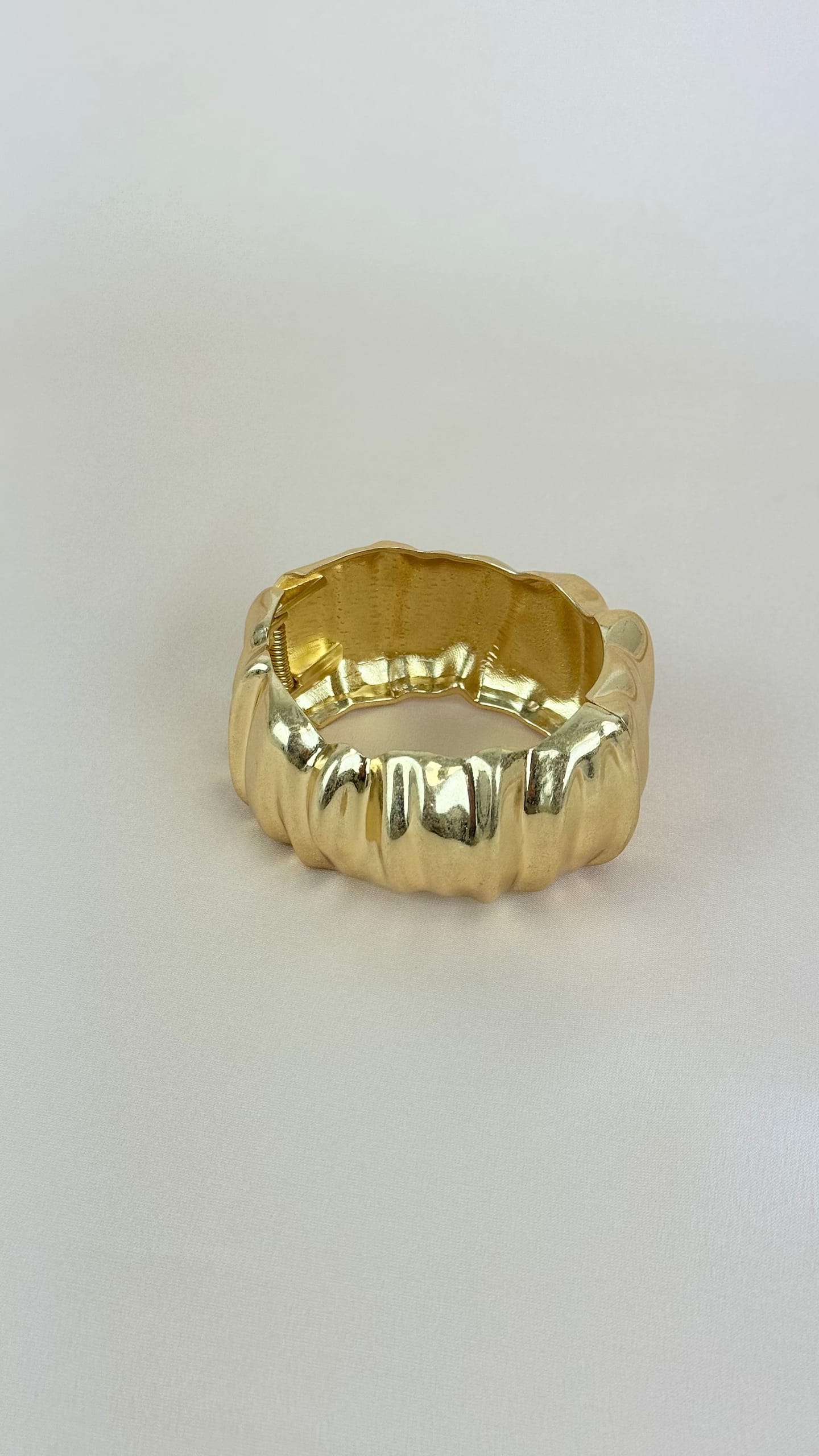 Escrava dourada efeito enrugado