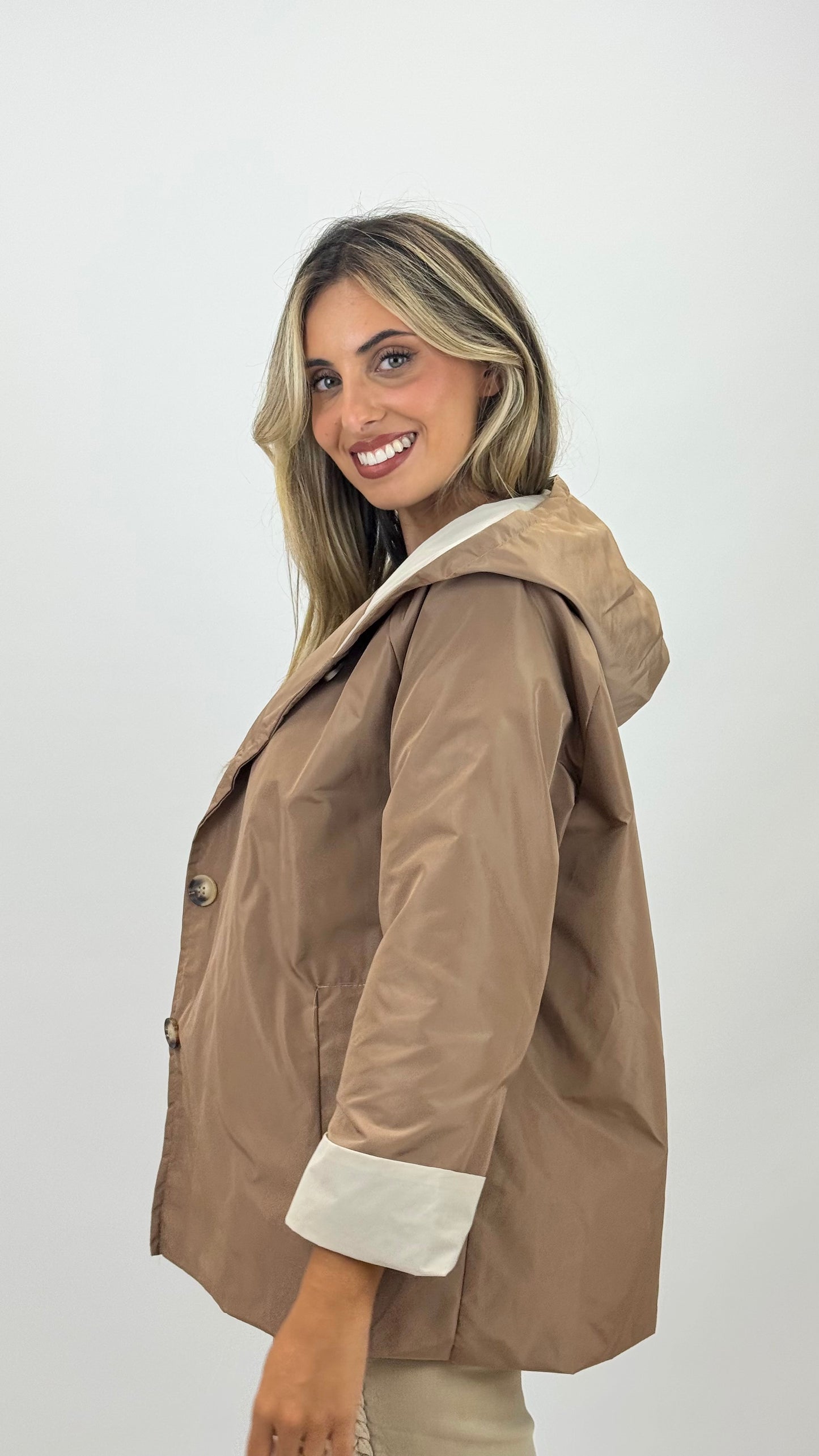 Parka camel com pormenores bege