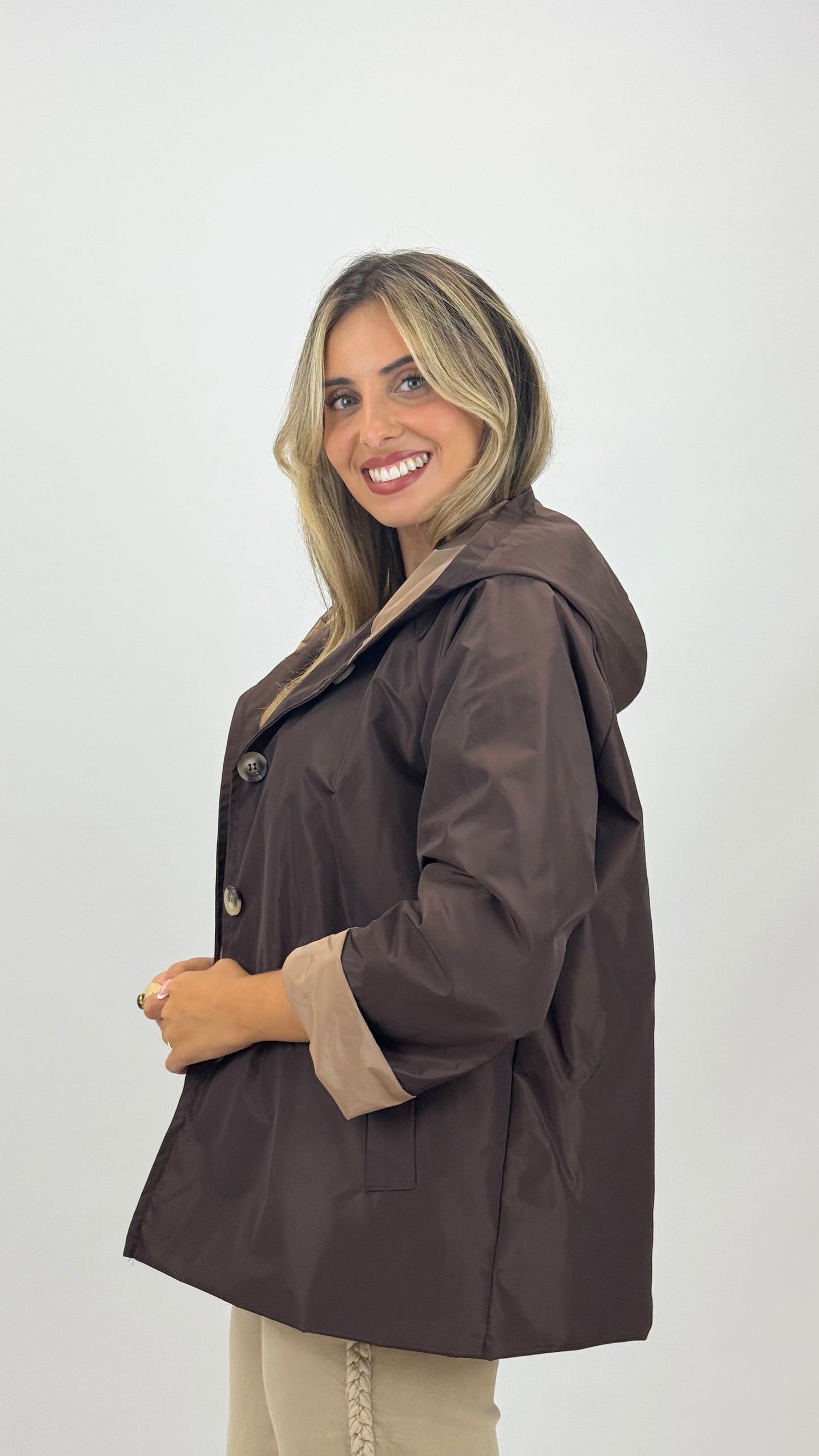 Parka castanha com pormenores bege