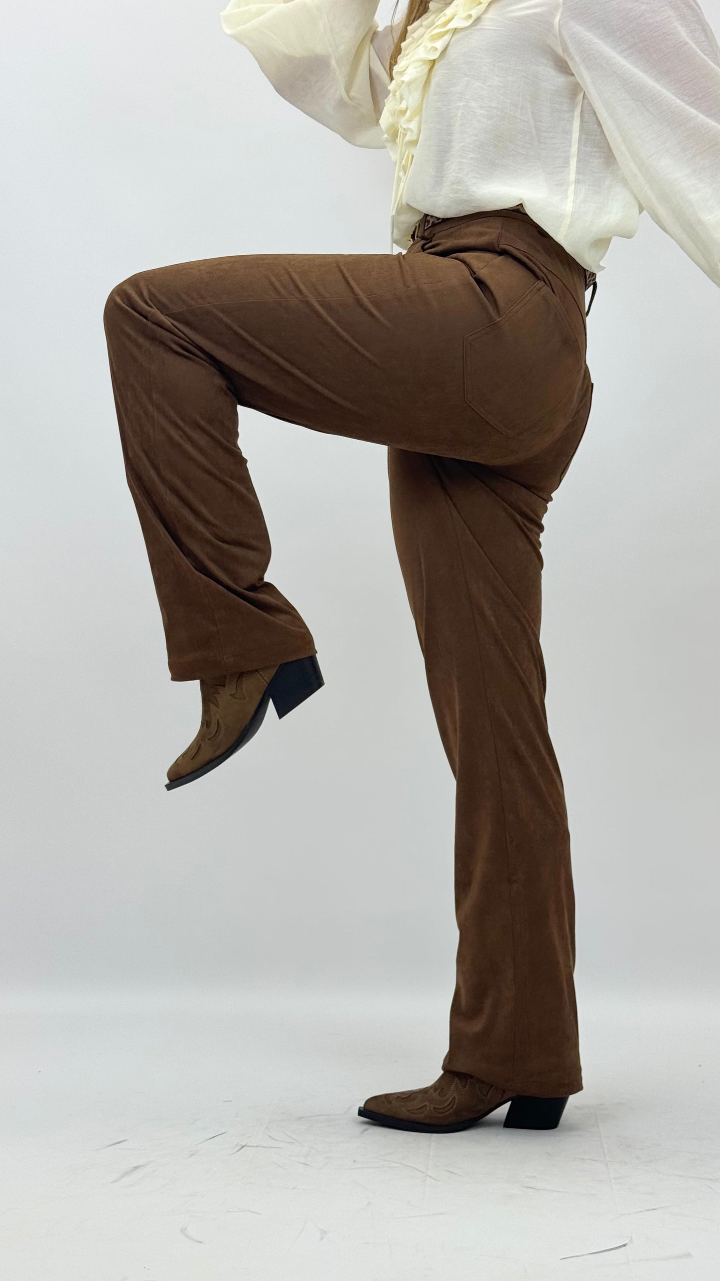 Calça estilo camurça camel