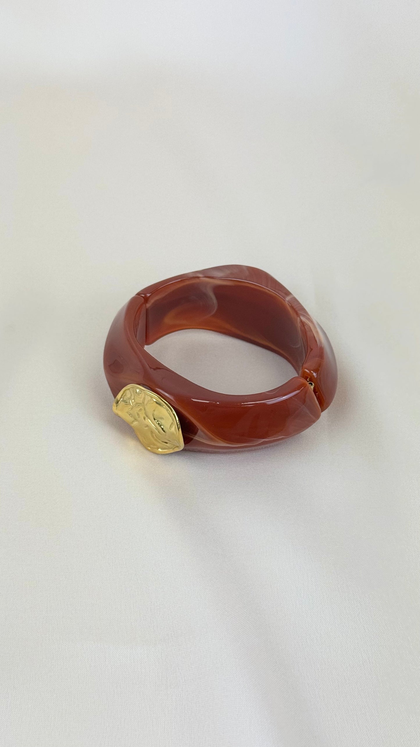 Pulseira acrílico telha com chapa dourada