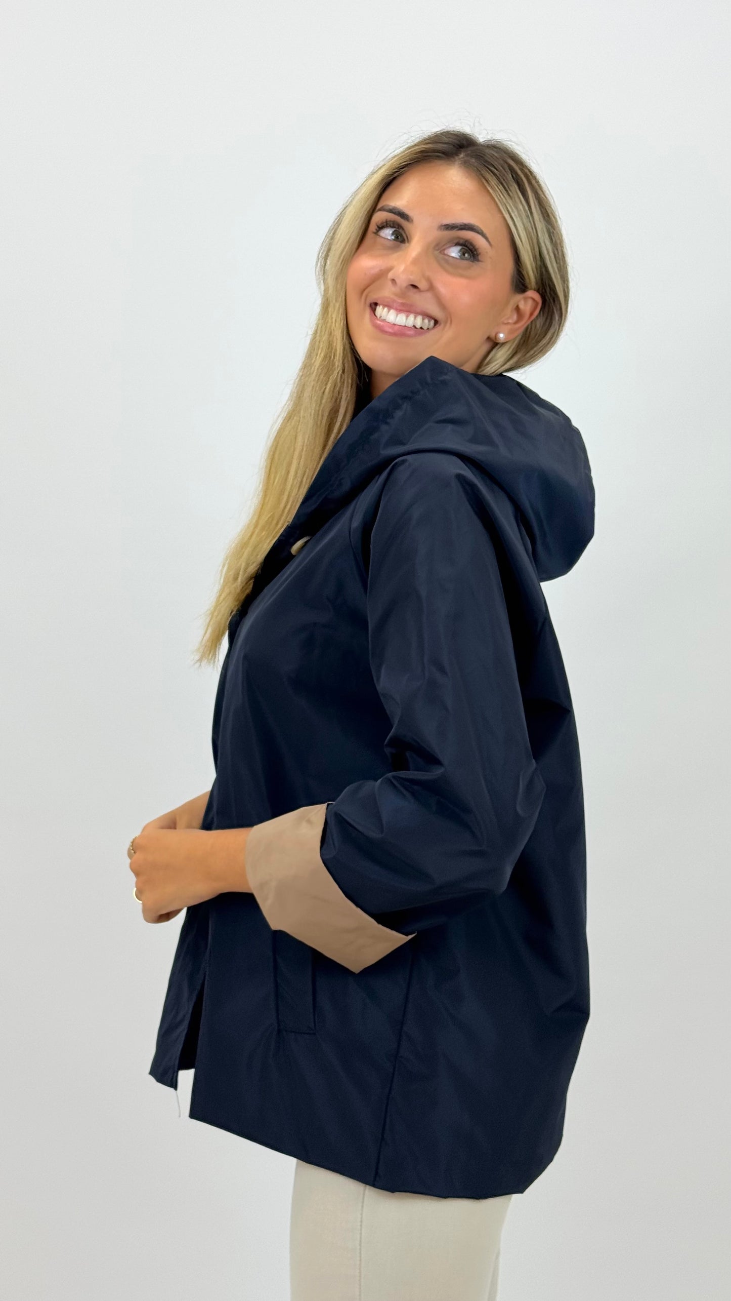 Parka azul-marinho com pormenores bege