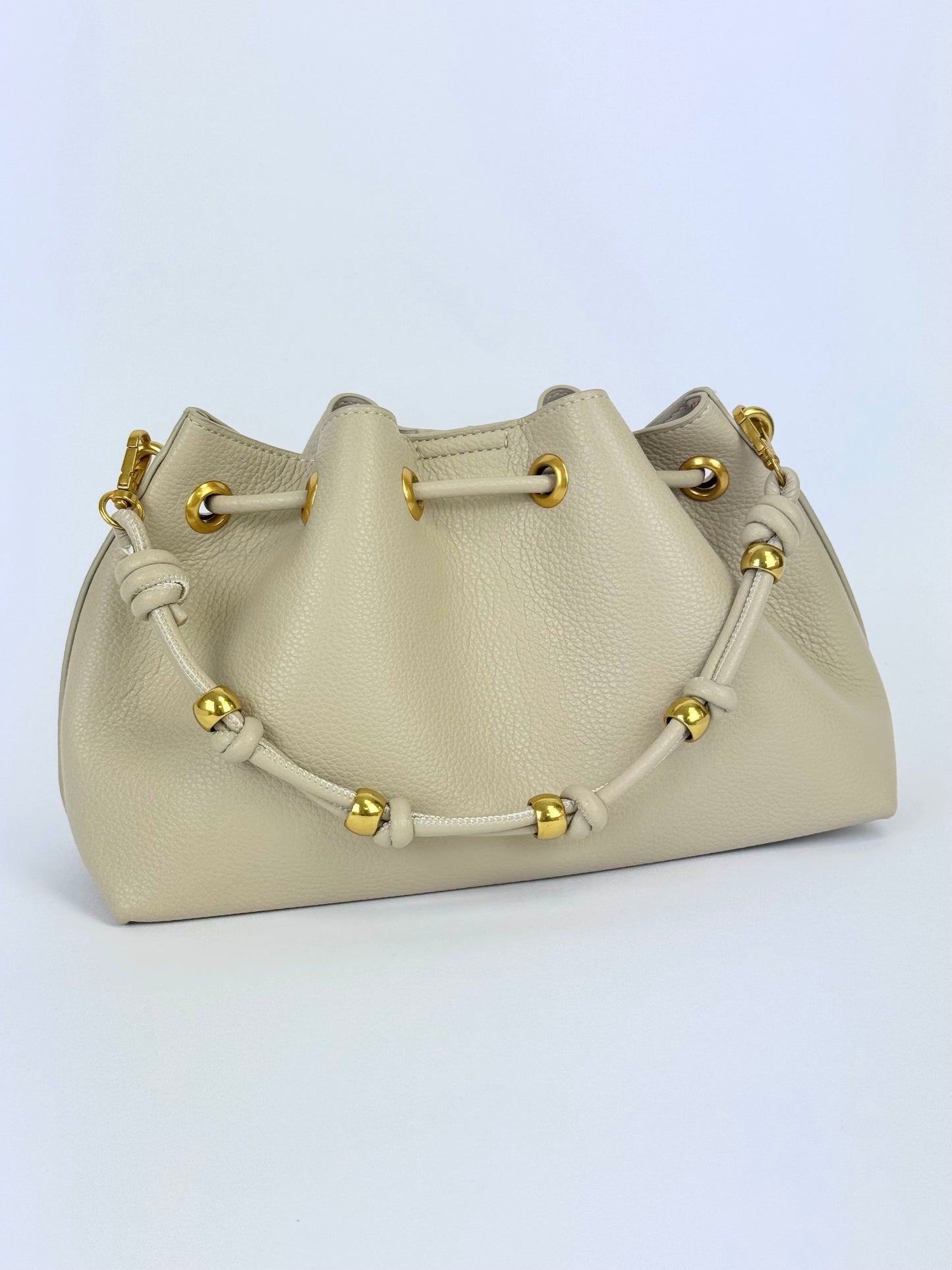 Carteira taupe com detalhes dourado