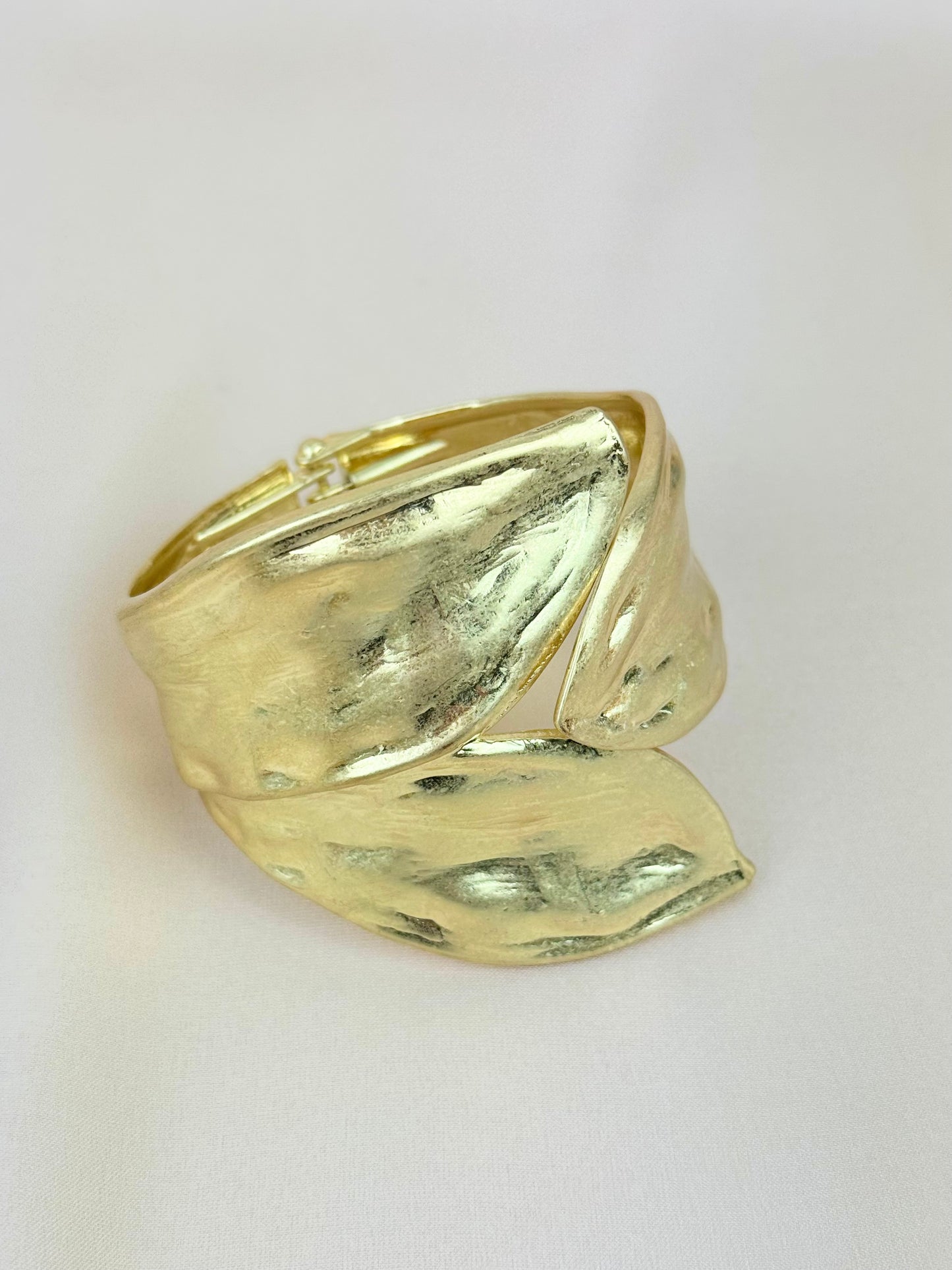 Pulseira/escrava dourado efeito folha