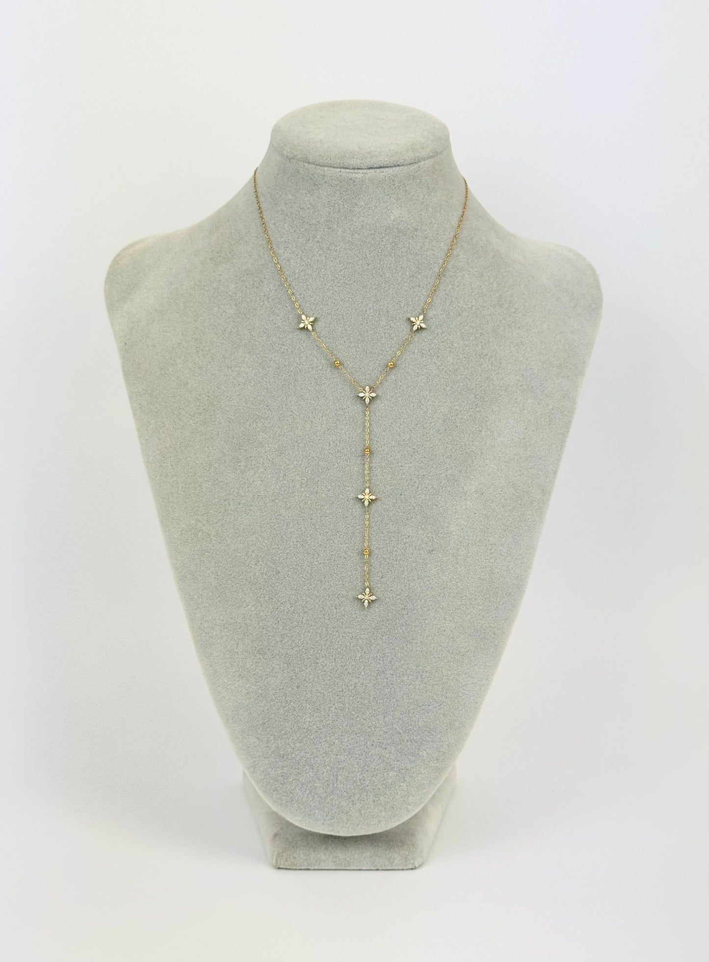 Fio dourado com pendente brilhantes