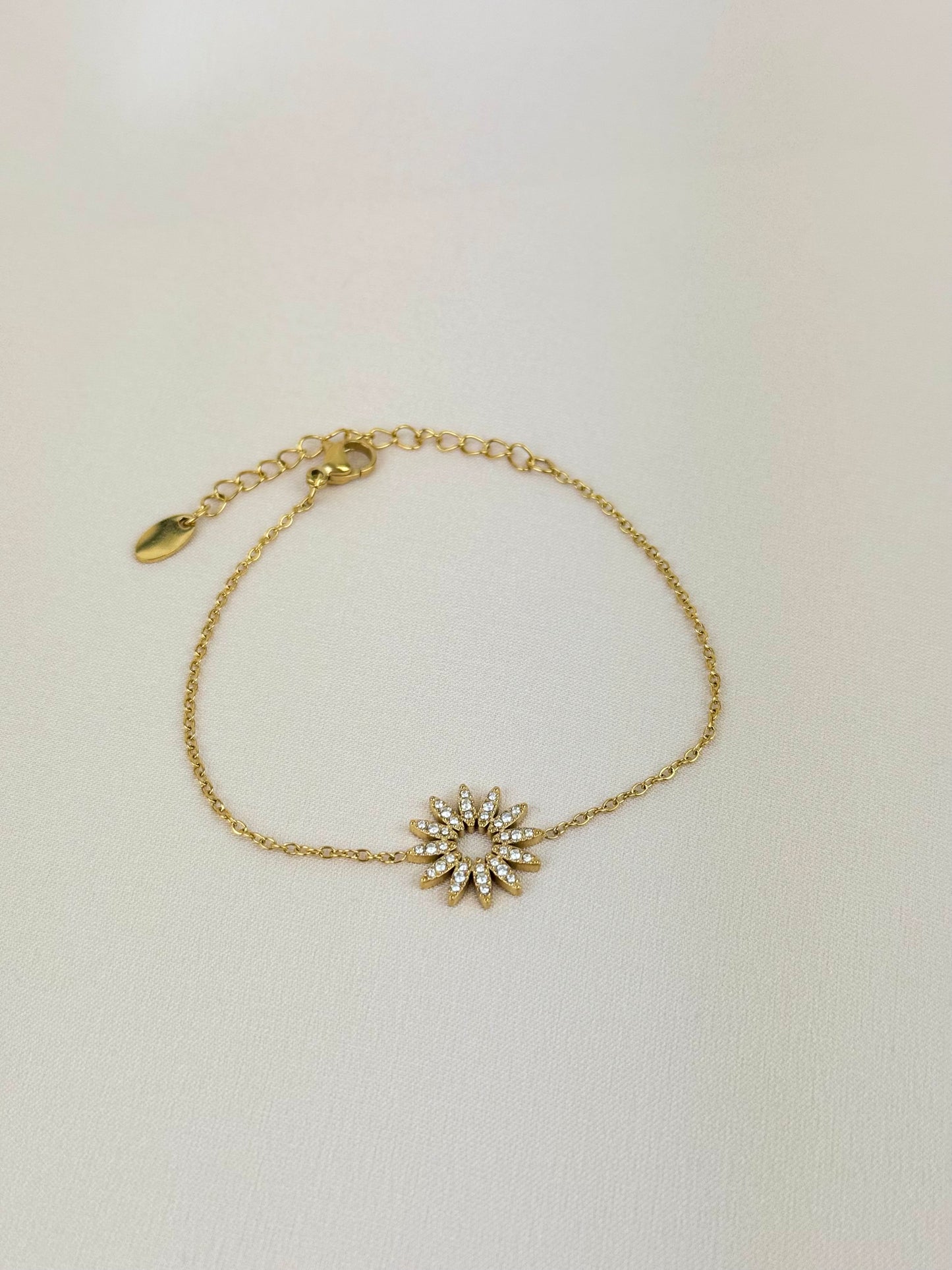 Pulseira flor dourada com brilhantes