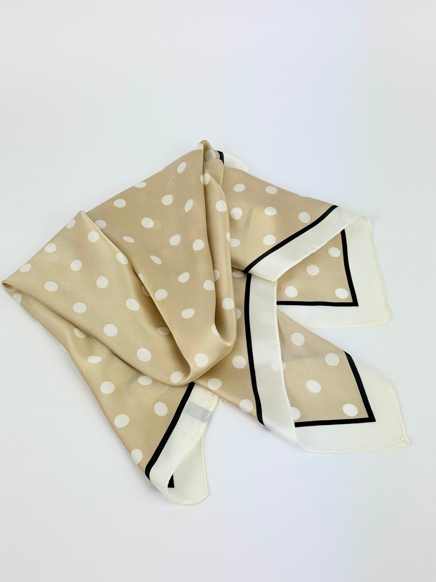 Lenço pequeno bolinhas fundo bege com risca preta
