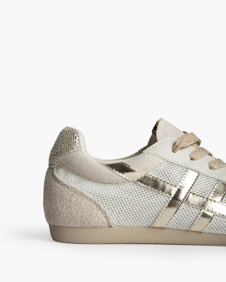 Sapatilha leve em bege com detalhes dourado/platinada