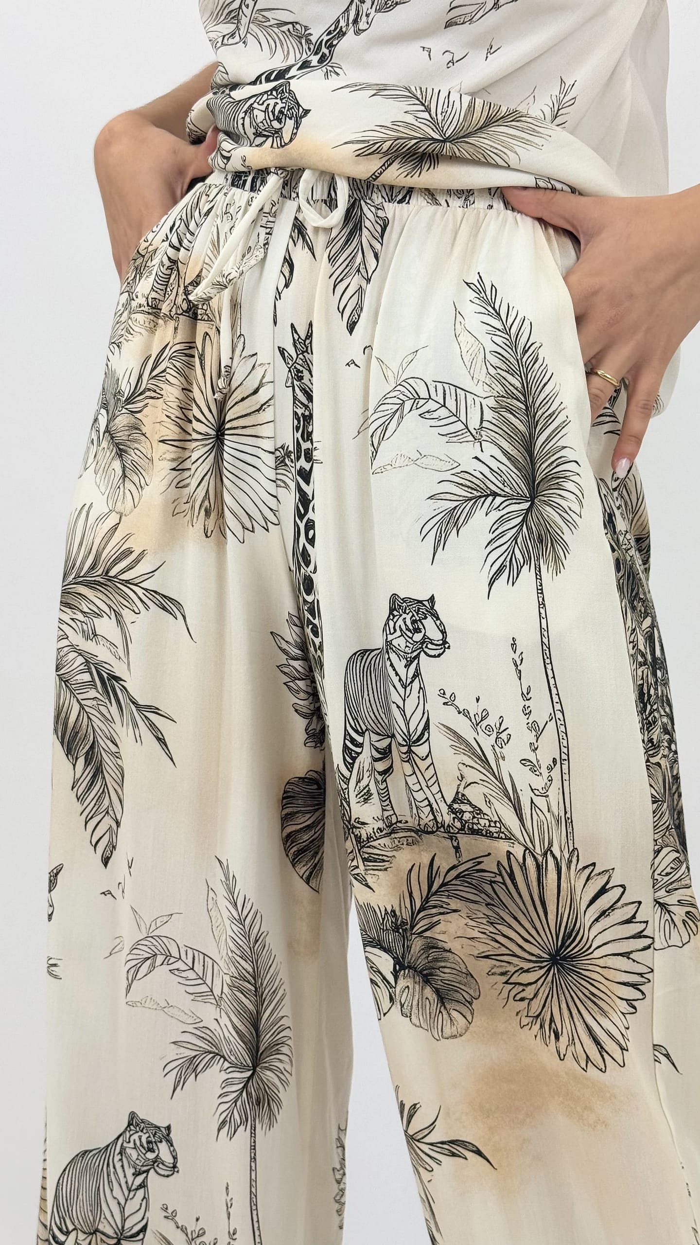 Pantalona estampado tropical tons terra