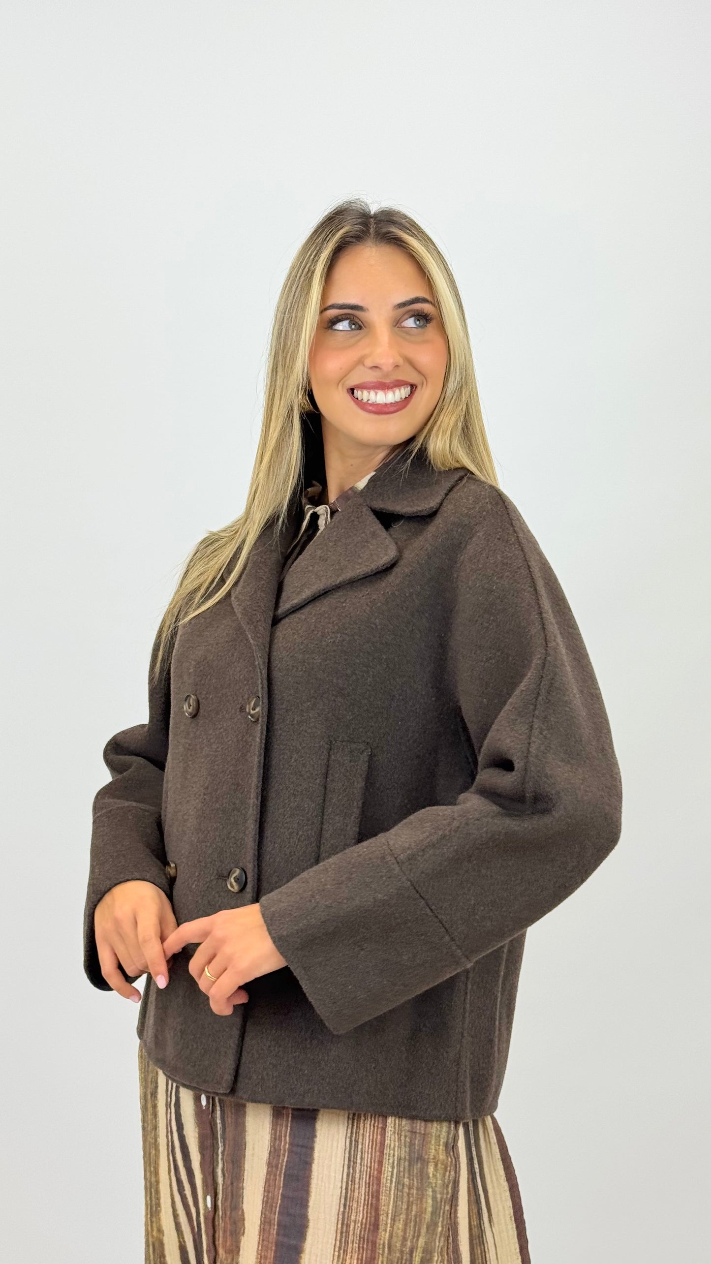 Casaco de fazenda em lã curto castanho