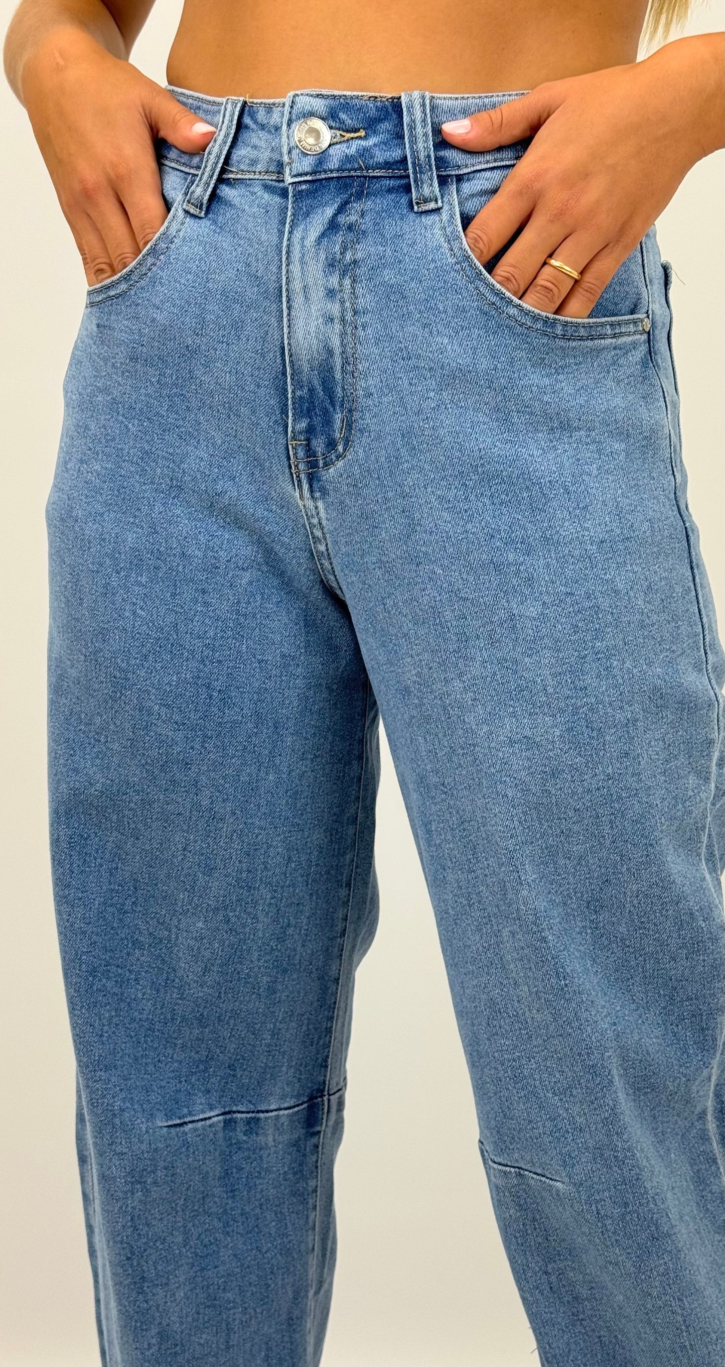 Calça ganga clara estilo baggy