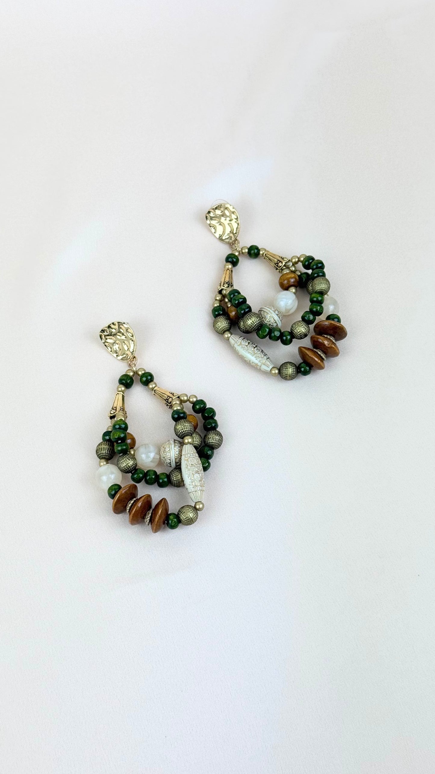 Brincos missangas tons verde