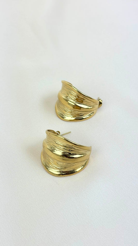 Brincos aço dourado estilo meia-argola