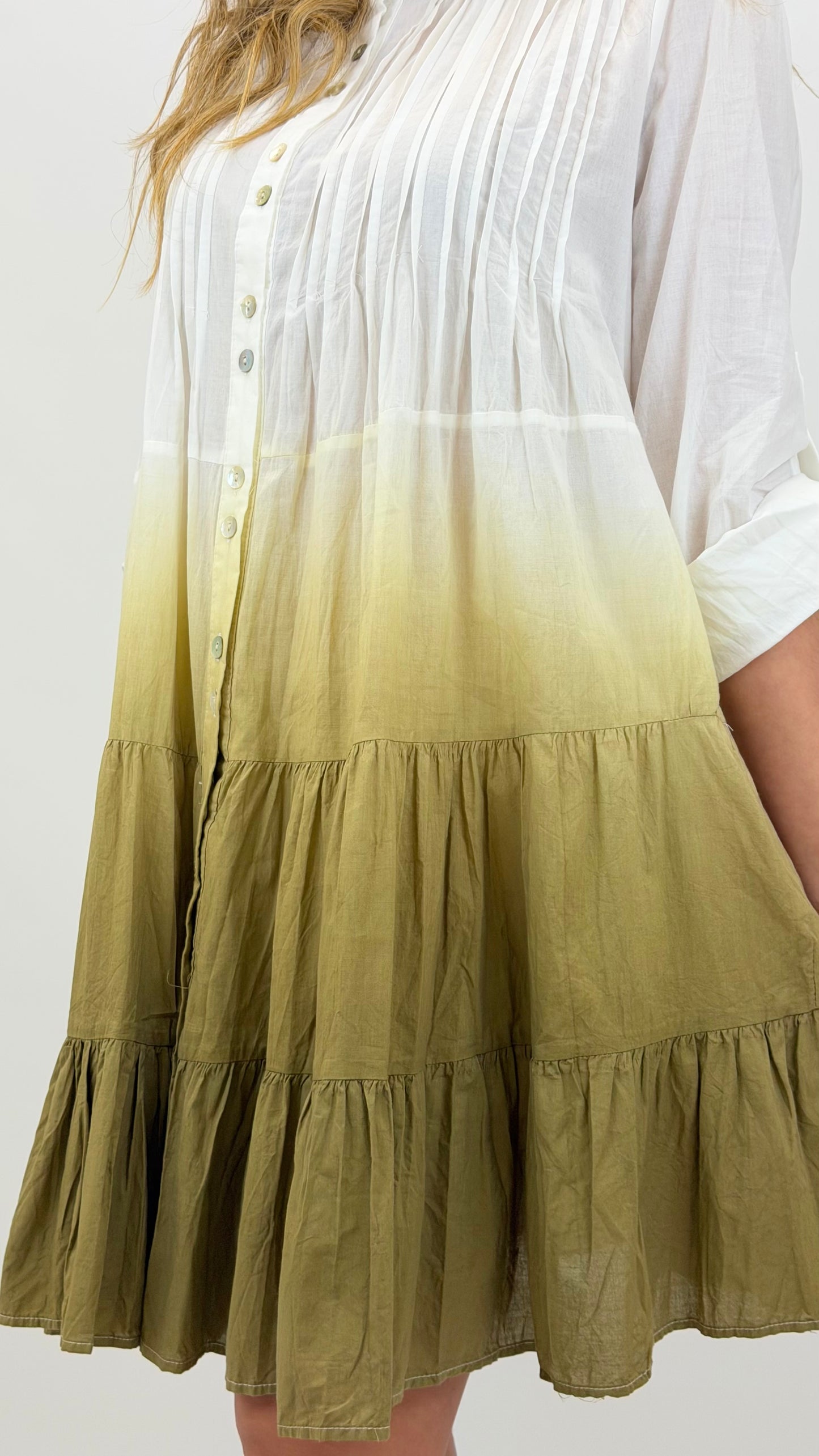 Vestido curto degradé tons verde