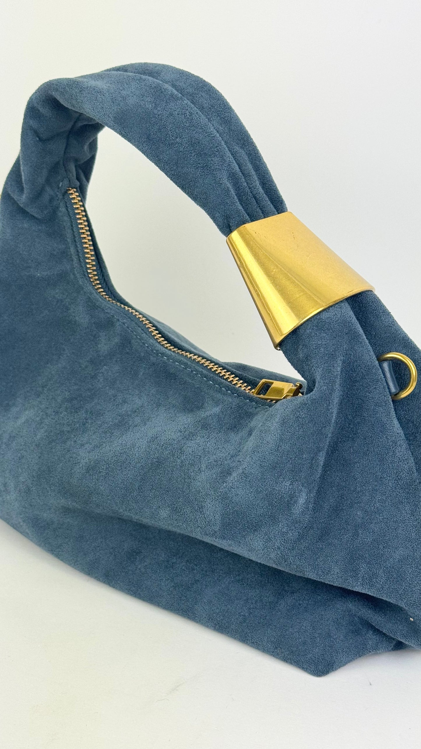 Carteira estilo camurça azul com detalhe dourado