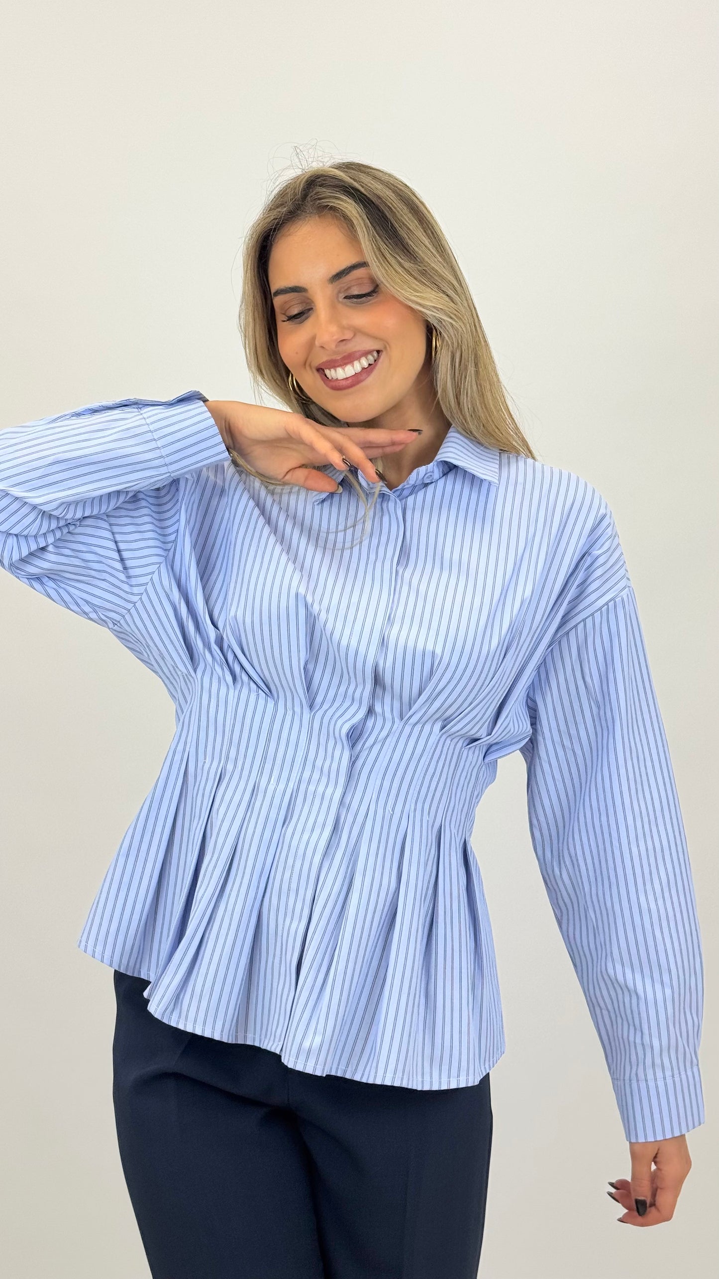 Camisa cintada risquinhas azul