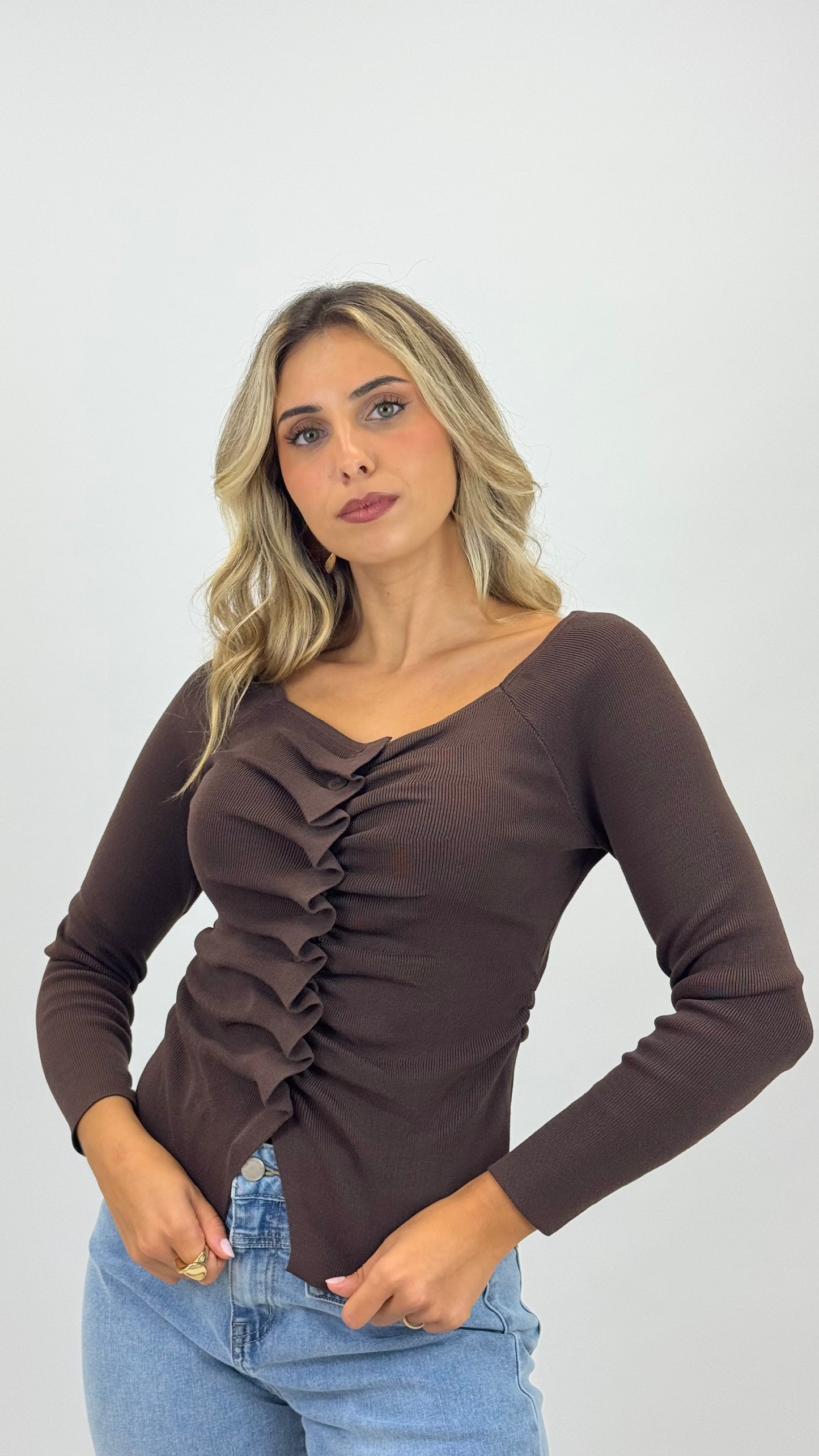 Camisola malha justa castanho com folhinhos