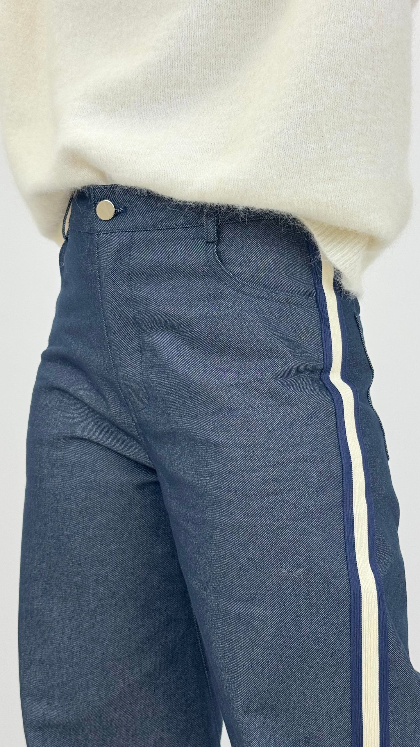 Calça larga ganga-escura com lista lateral