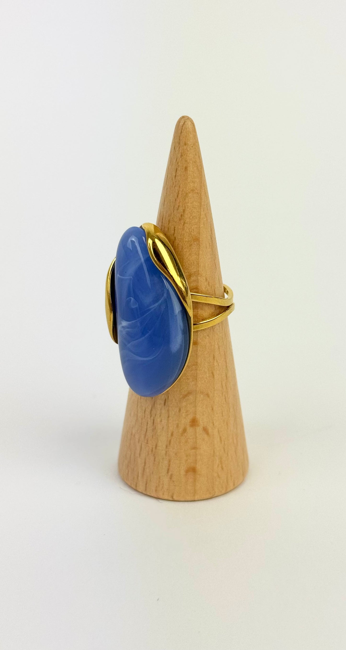 Anel dourado pedra azul