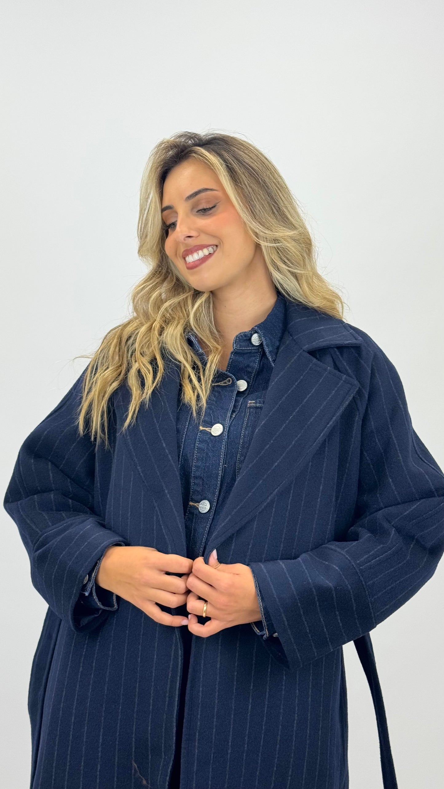 Casaco fazenda comprido azul-marinho com risca