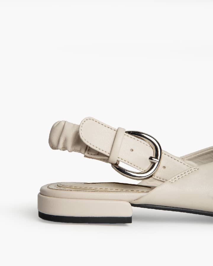 Mules eco-pele com elástico creme