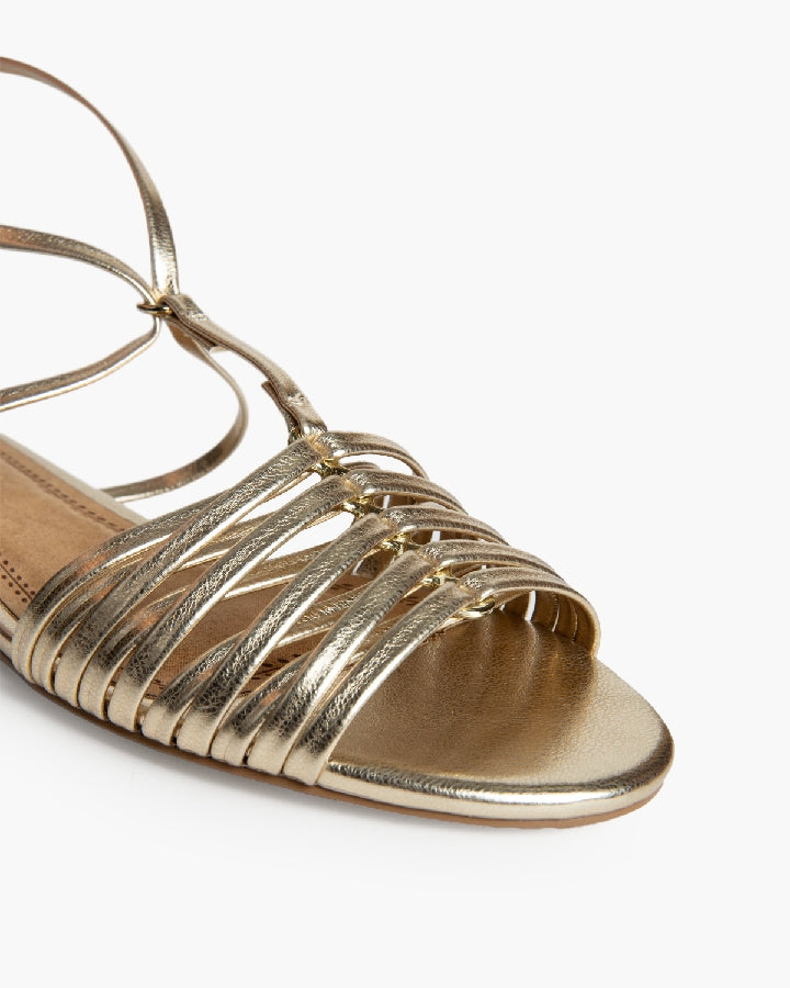 Sandália rasa tiras dourada