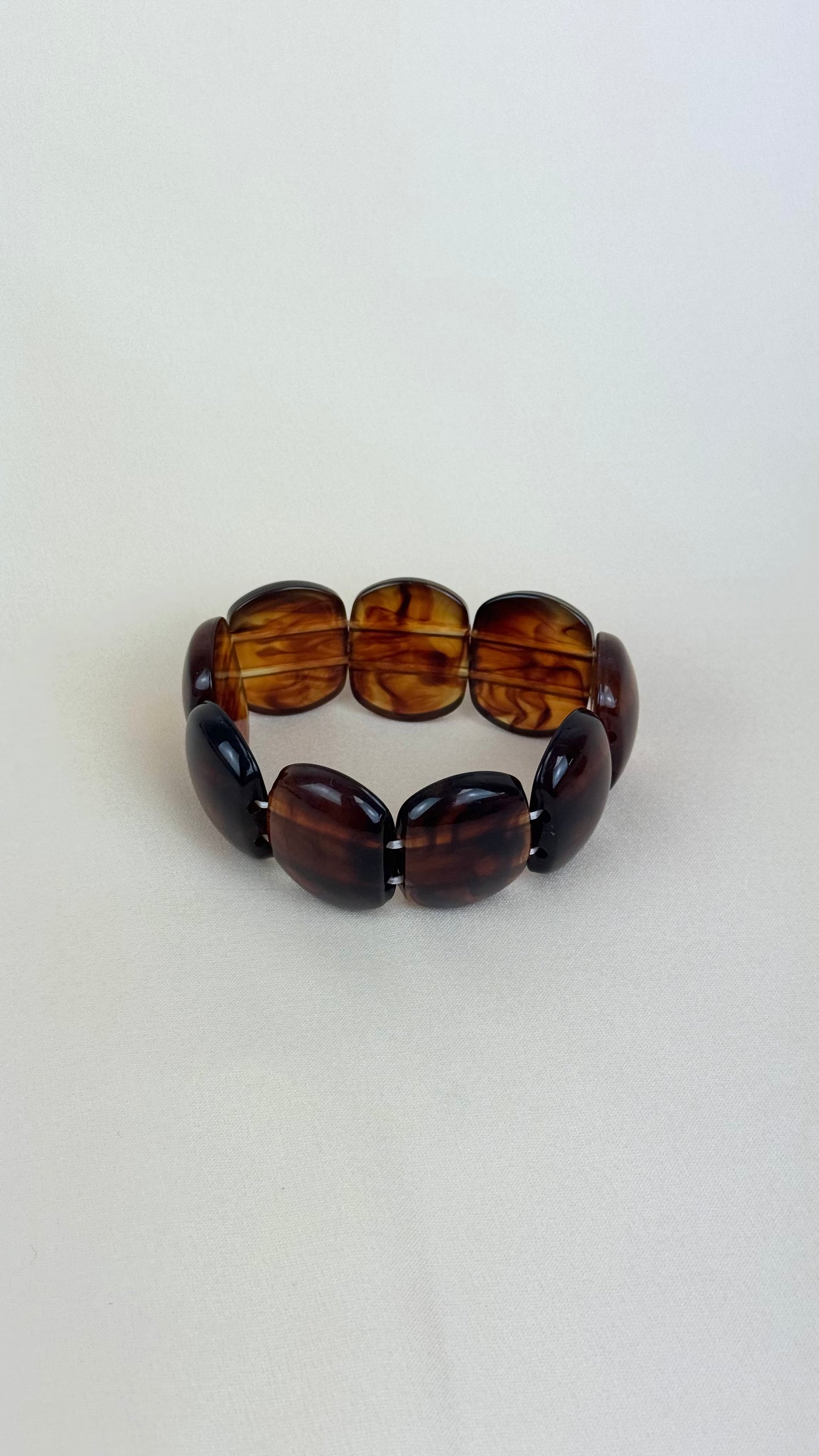 Pulseira acrílico cor castanho