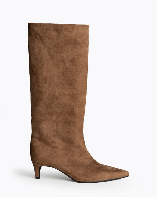 Bota cano-alto tacão kitten camel