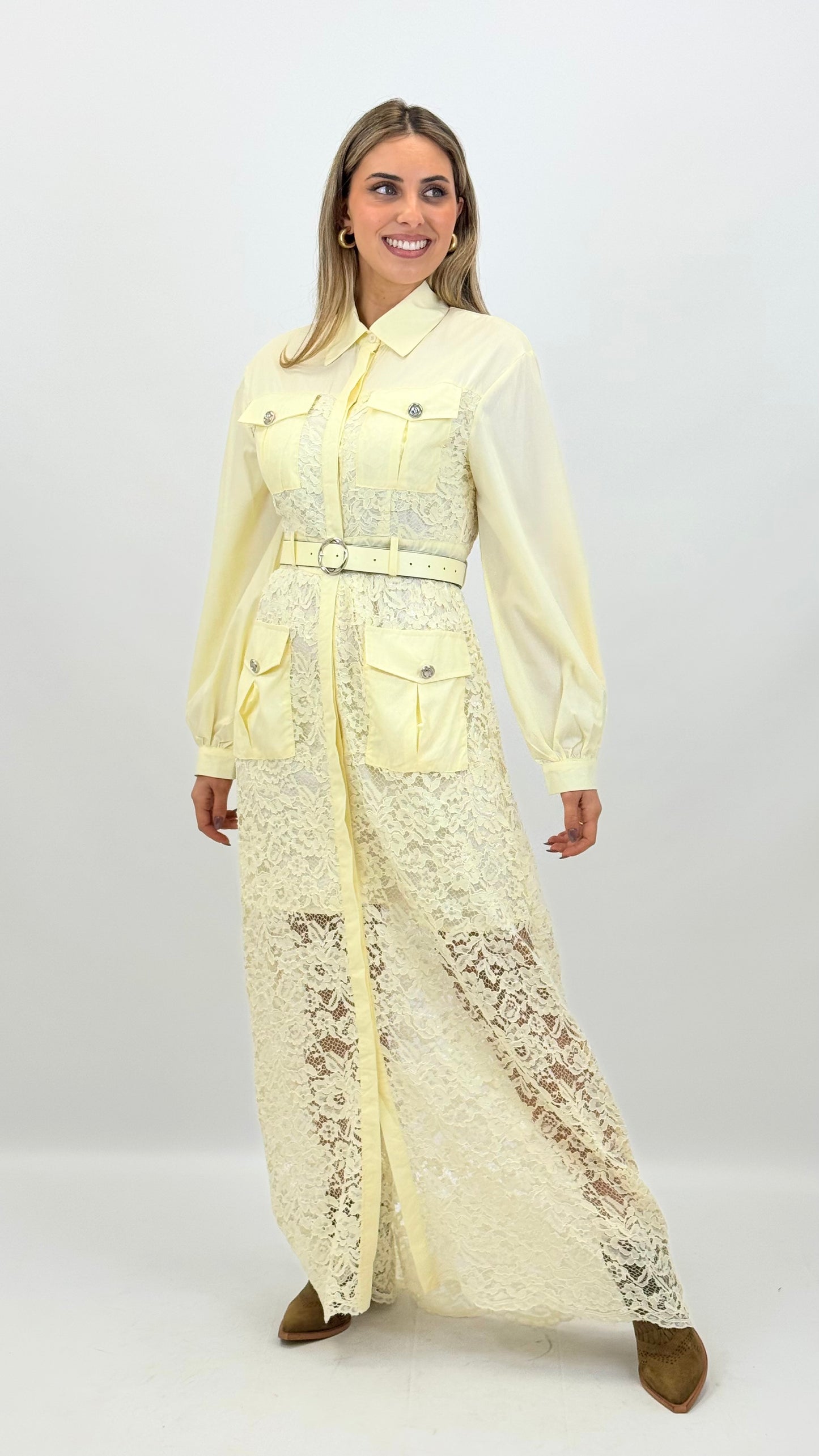 Vestido amarelo-clarinho rendado