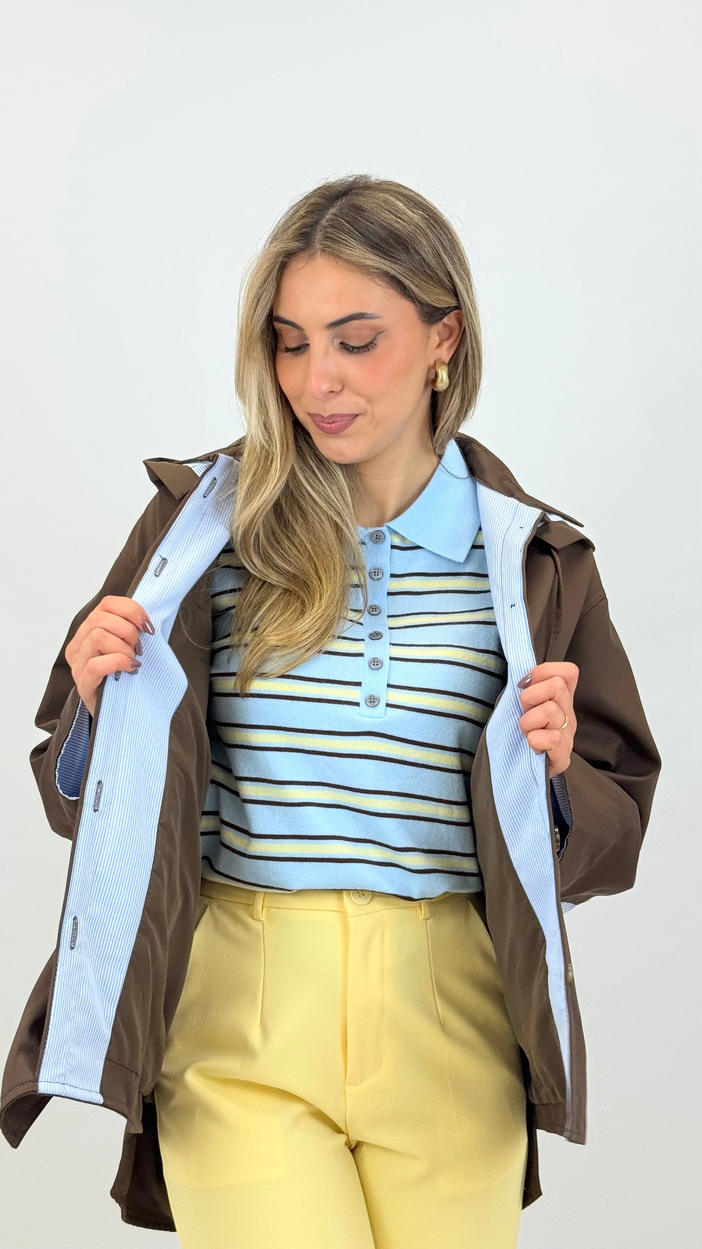 Parka castanha pormenores risquinhas azuis