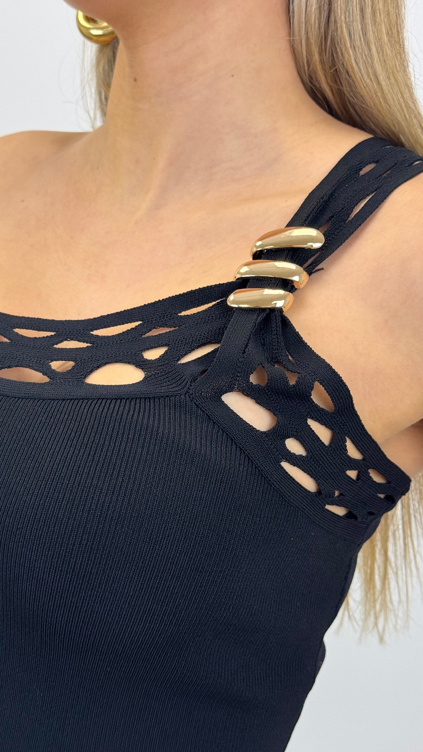 Top malha preto detalhe dourado