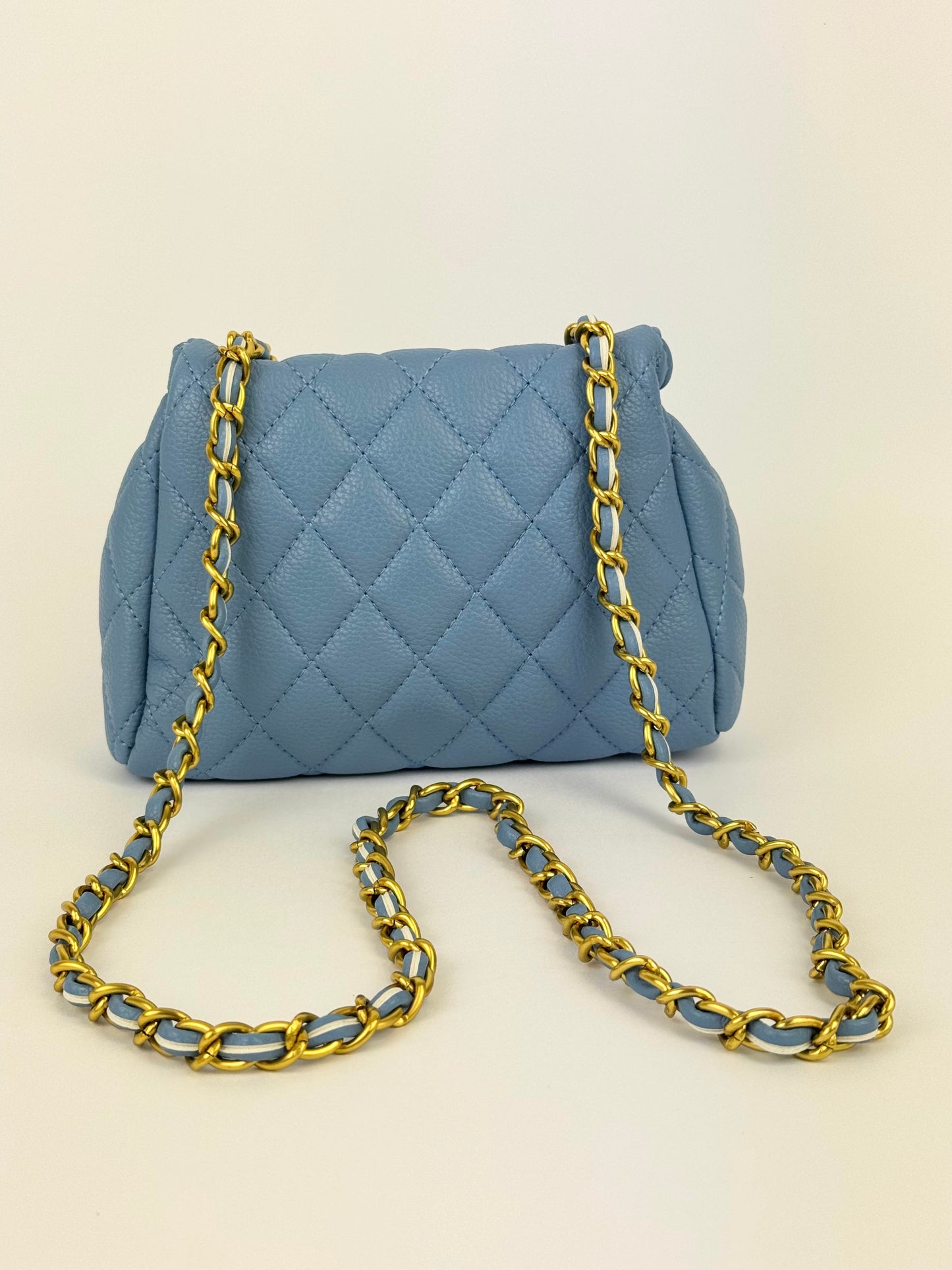 Carteira pequena acolchoada azul-ganga