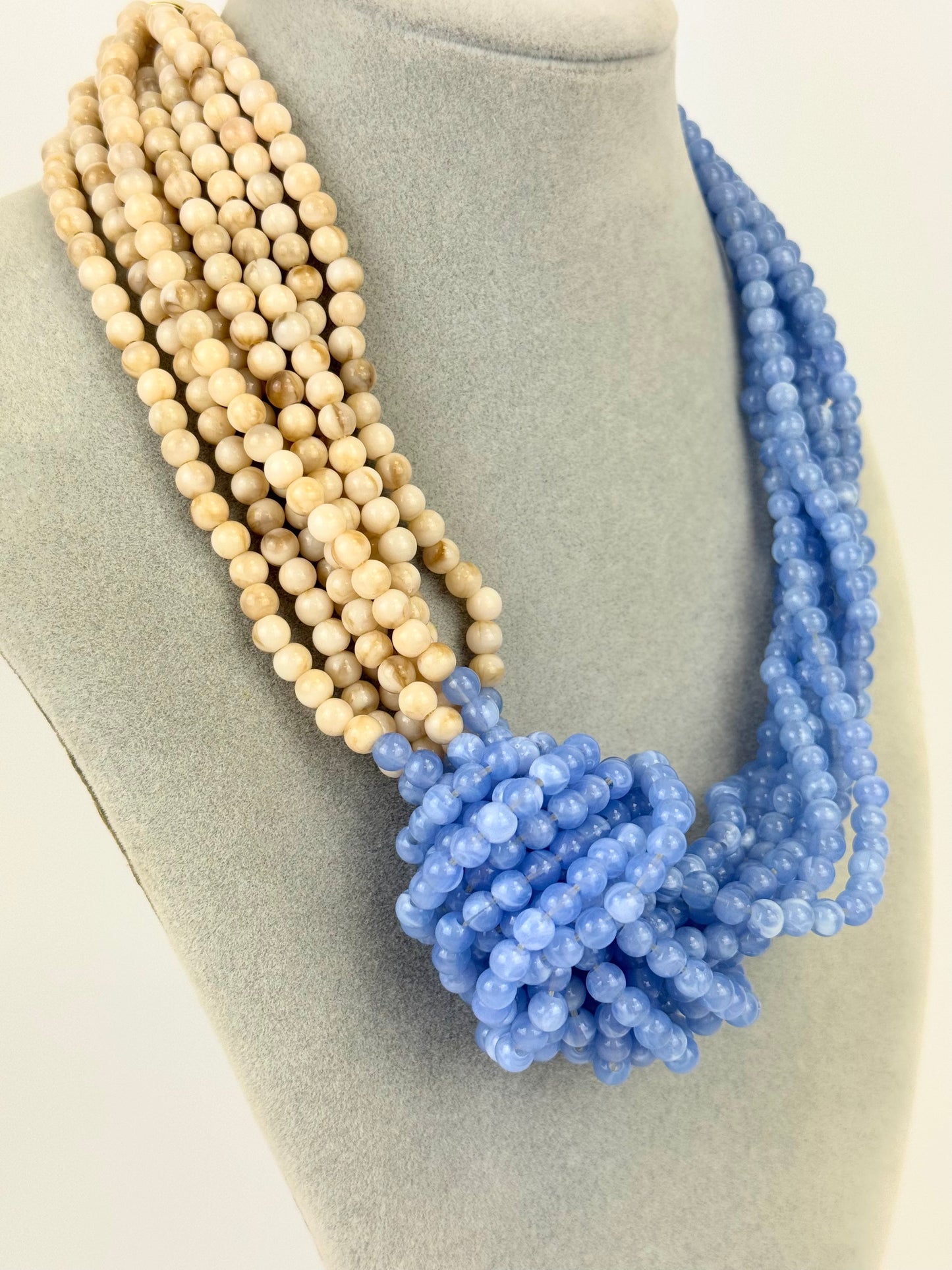 Colar missangas azul e pérola