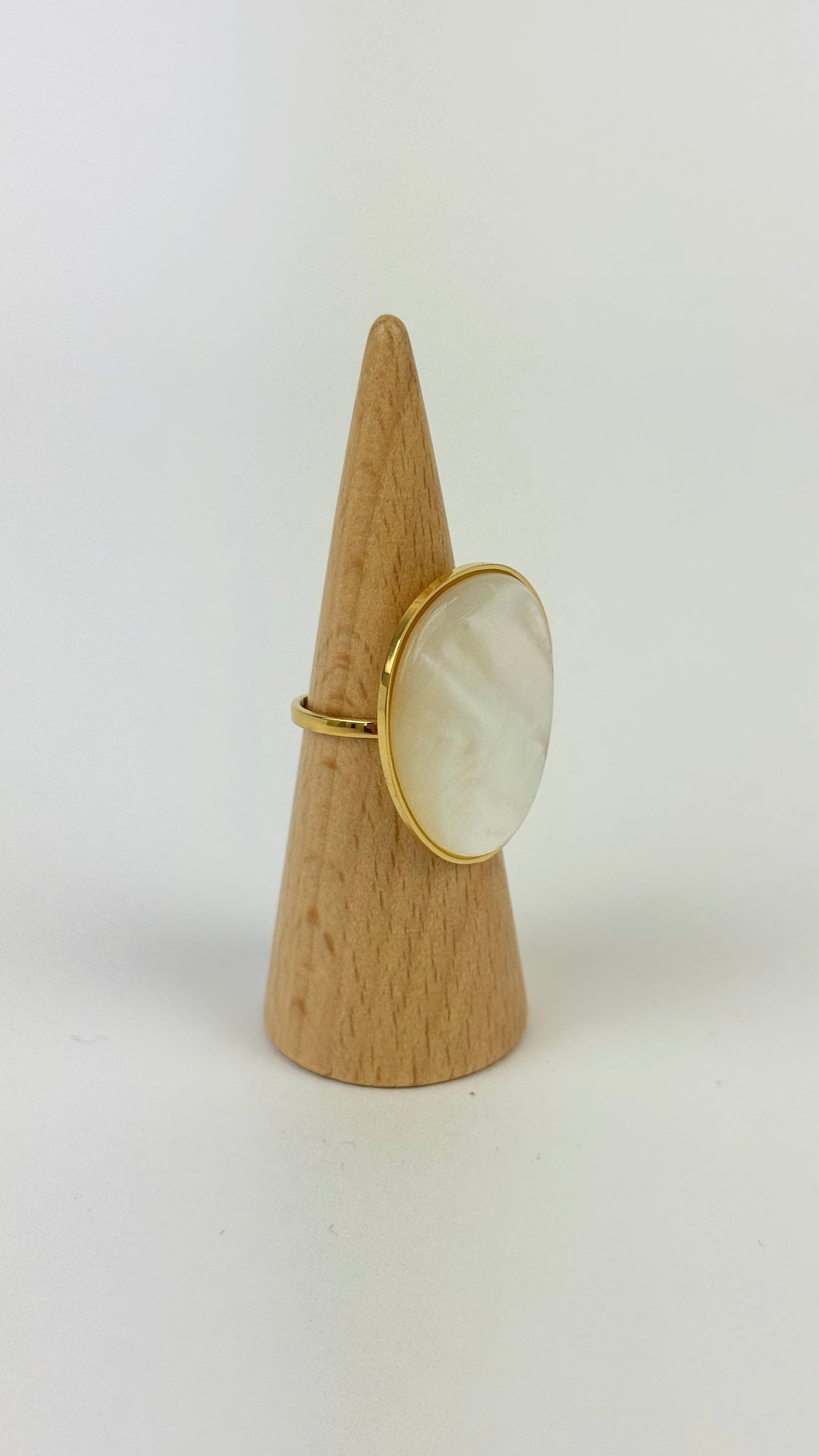 Anel aço dourado pedra estilo madrepérola