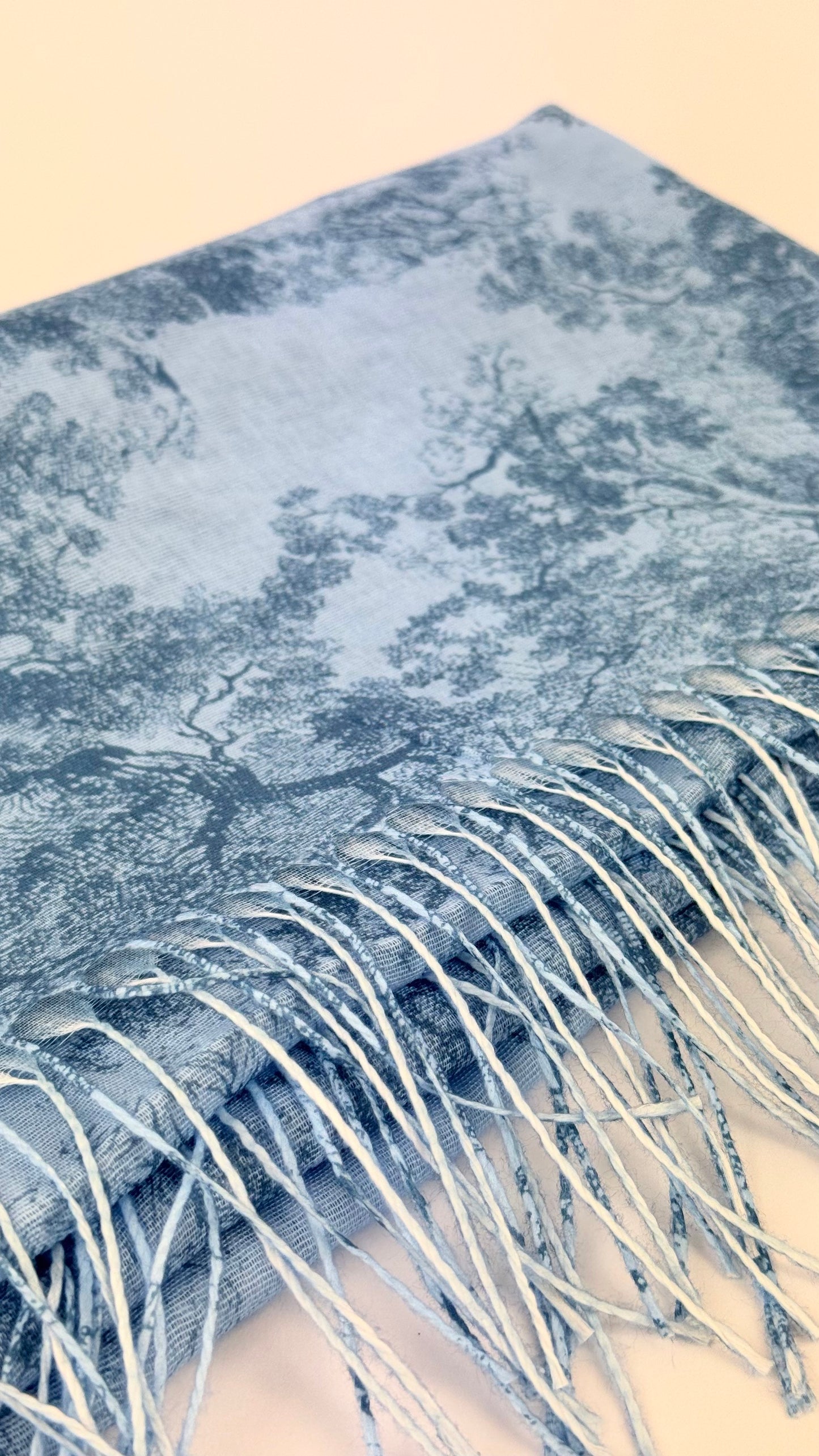 Écharpe azul-claro padrão toile-de-jouy