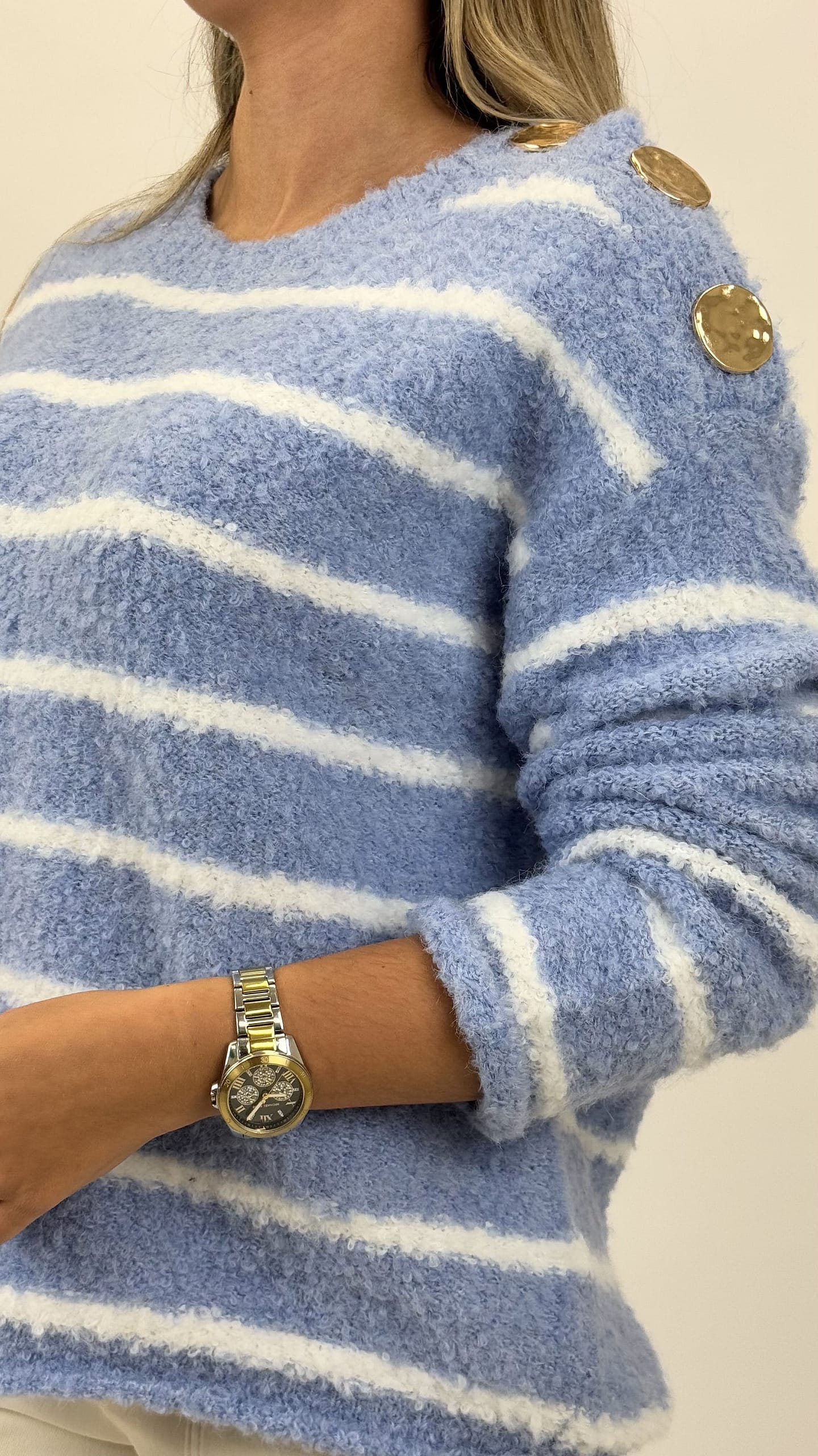 Camisola malha fofa azul-celeste com risca branca