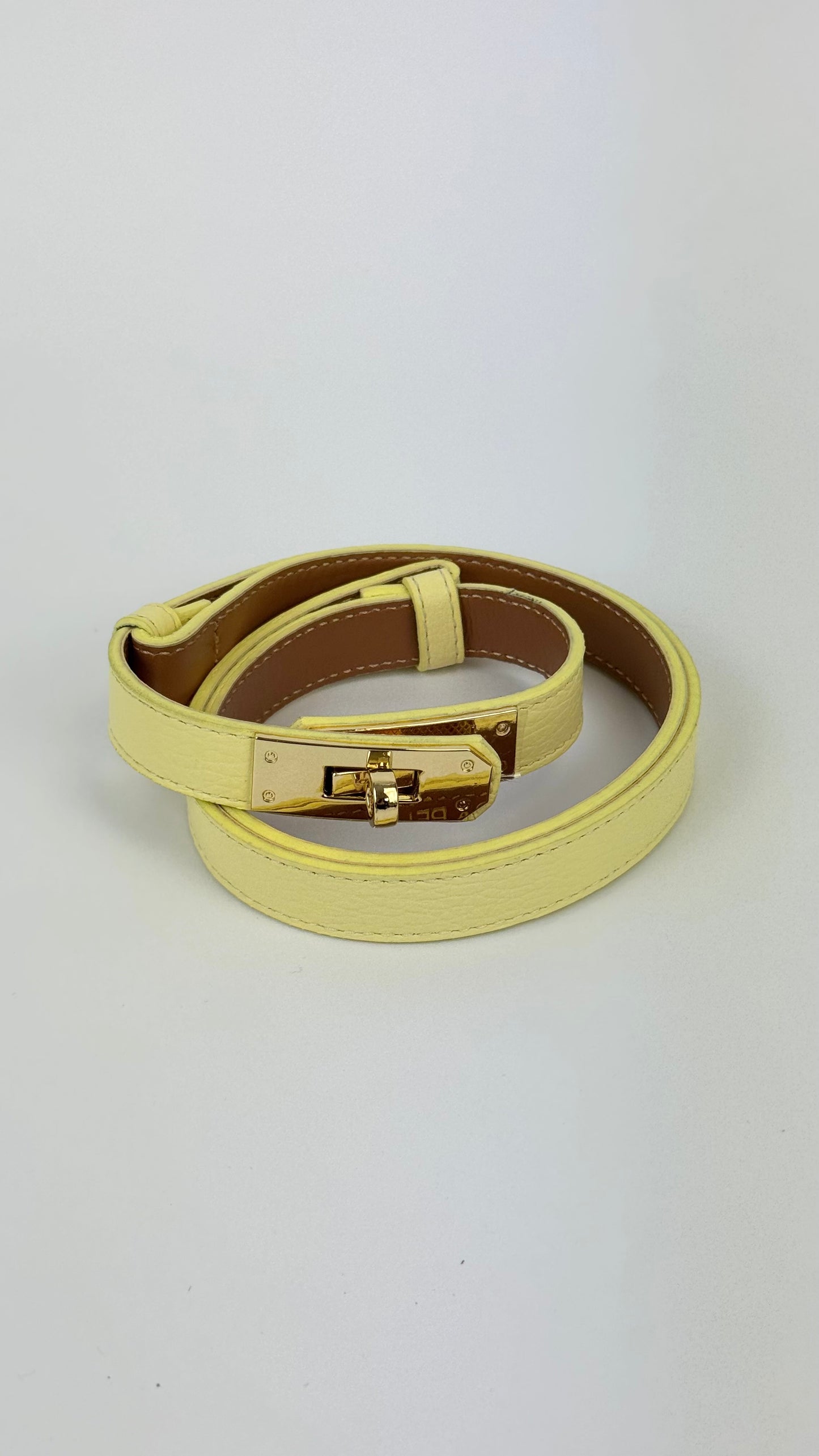 Cinto em pele genuína ajustável amarelo