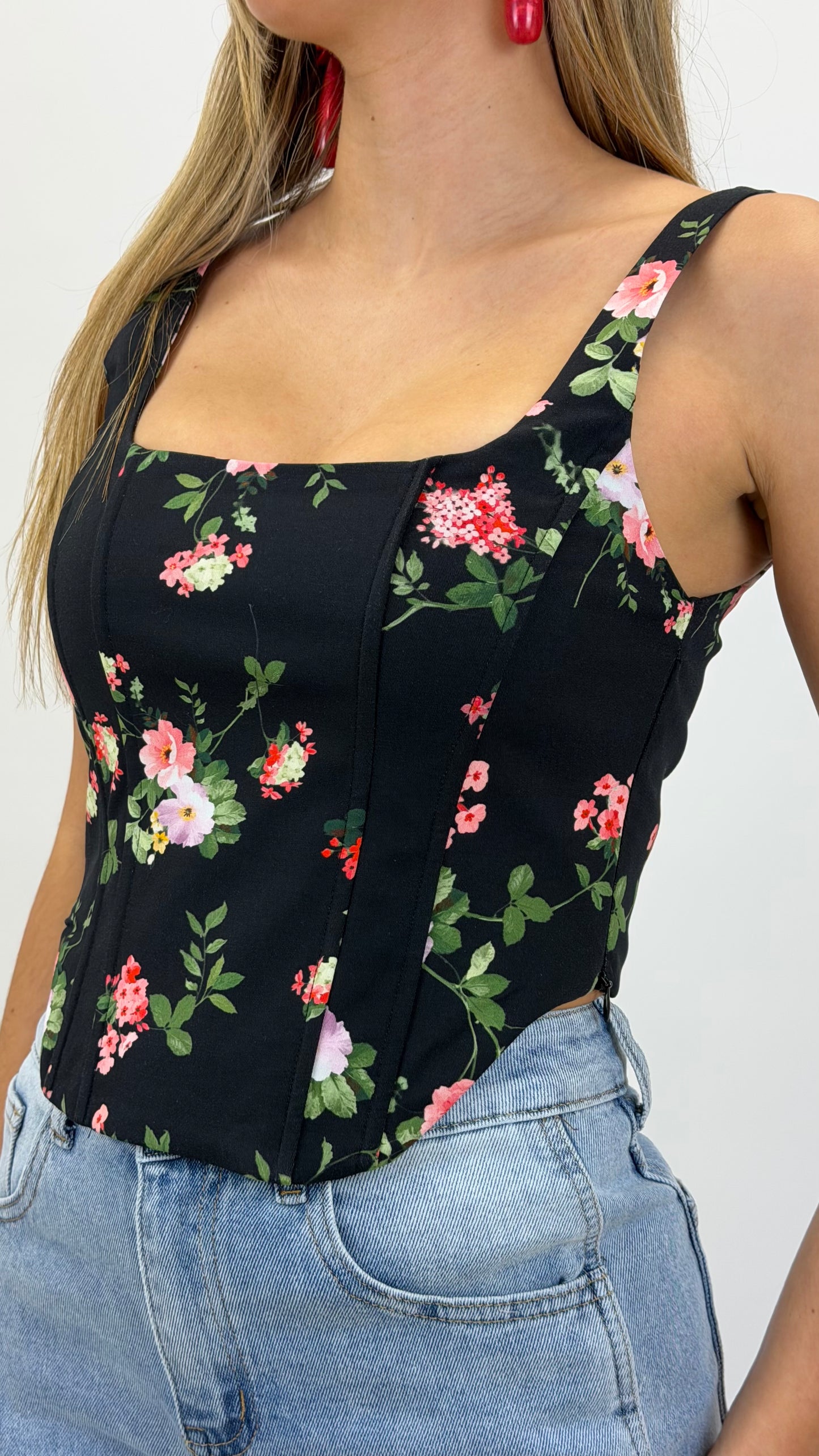 Top/corpete preto com estampado floral