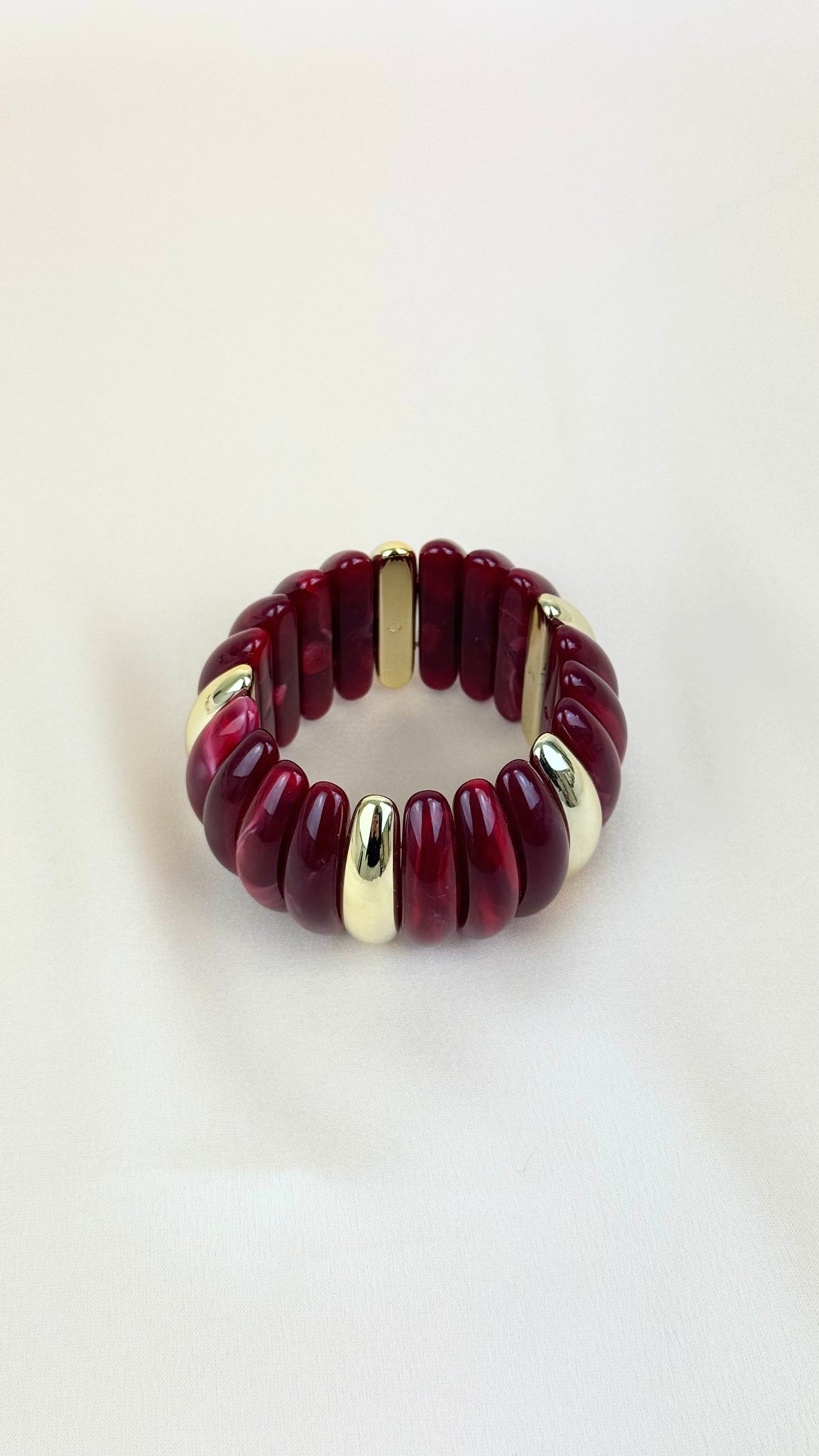 Pulseira acrílicos bordeaux e dourados elastica
