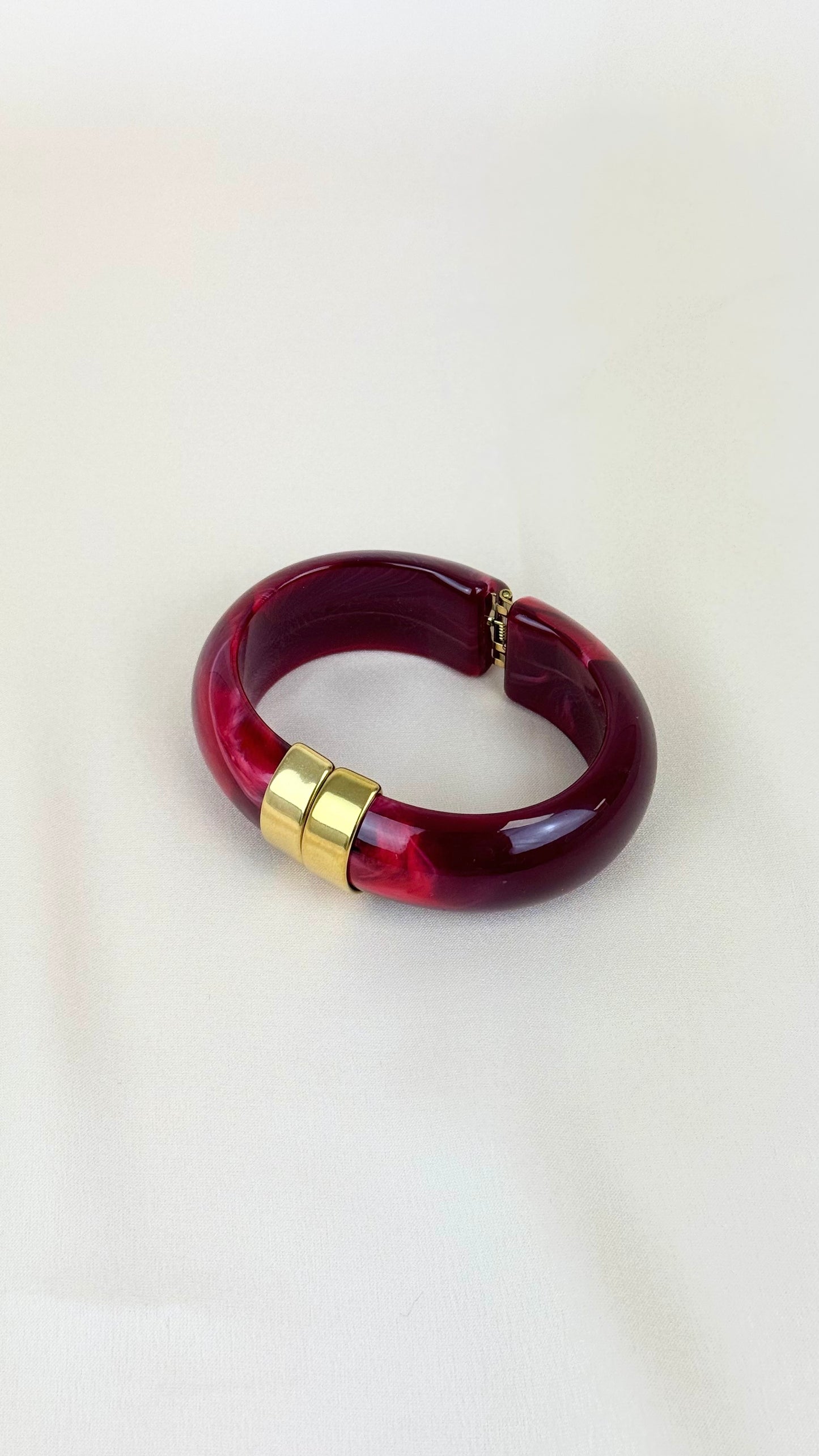 Pulseira bordeaux acrilica