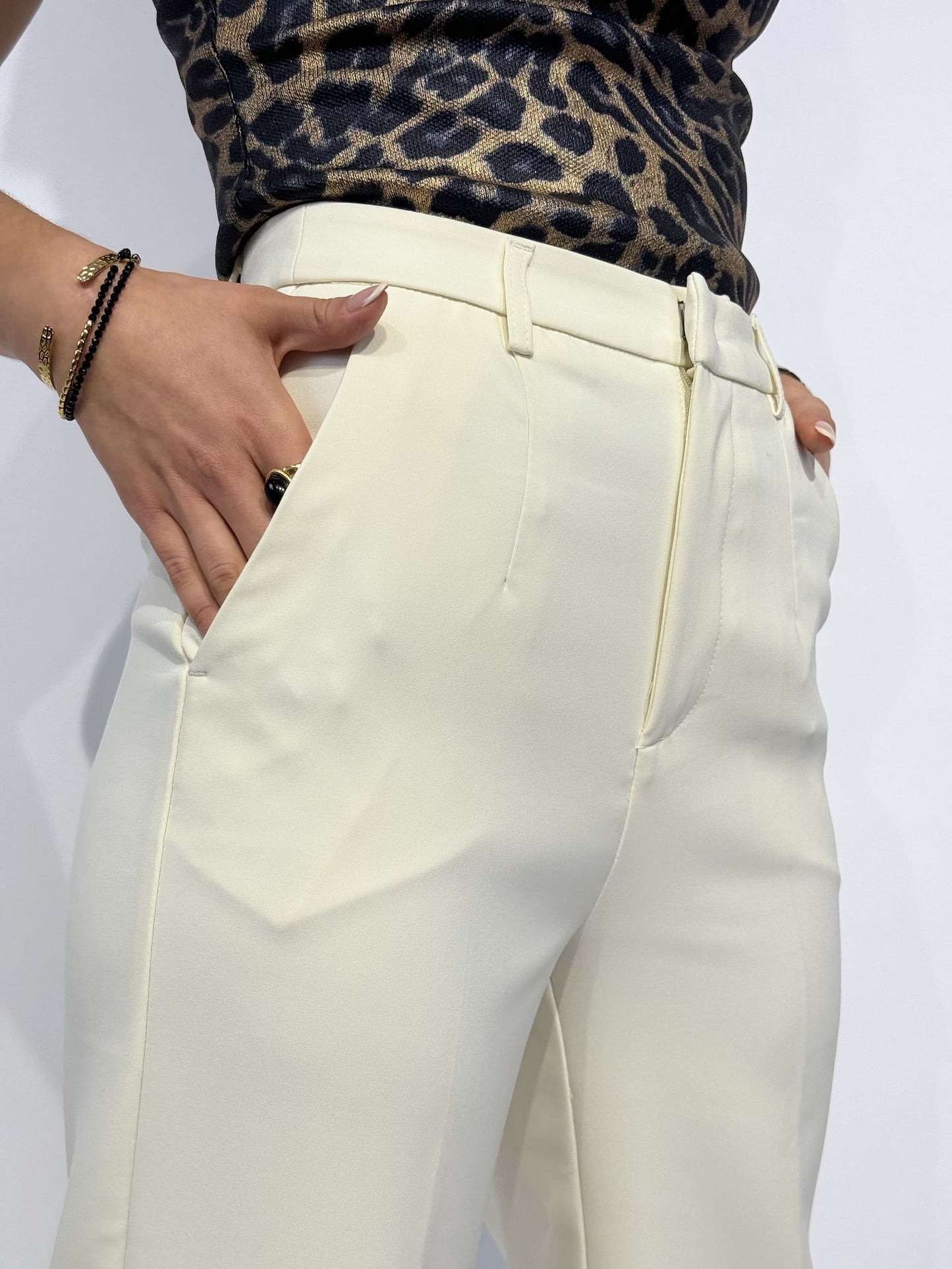 Calças clássicas pérola