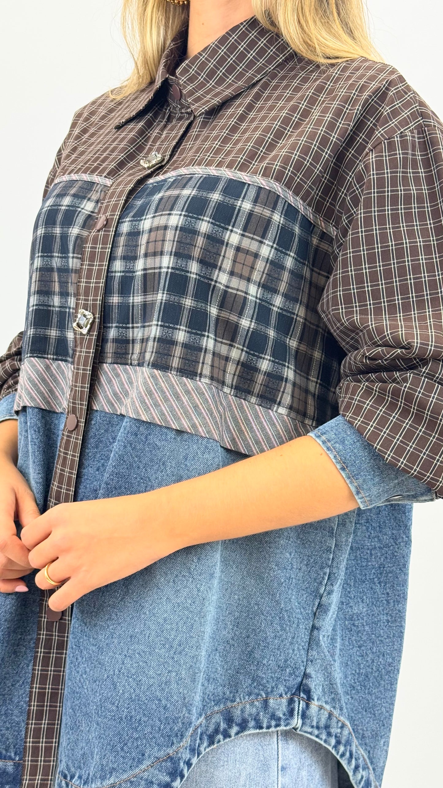 Camisa tons castanho xadrez e ganga