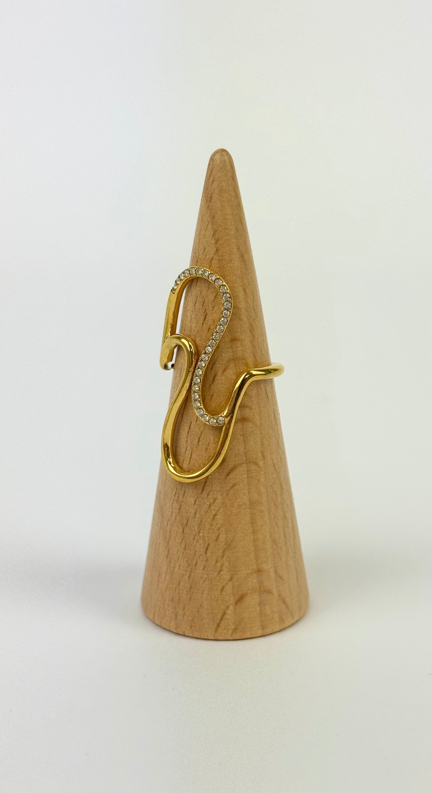 Anel aço dourado assimétrico com brilhantes